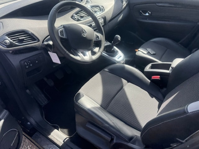 RENAULT Scénic 1.4 16V Turbo Bose-image-4