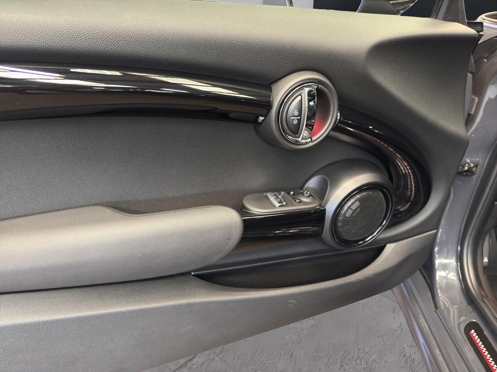 MINI Cooper John Cooper Works Steptronic-image-23