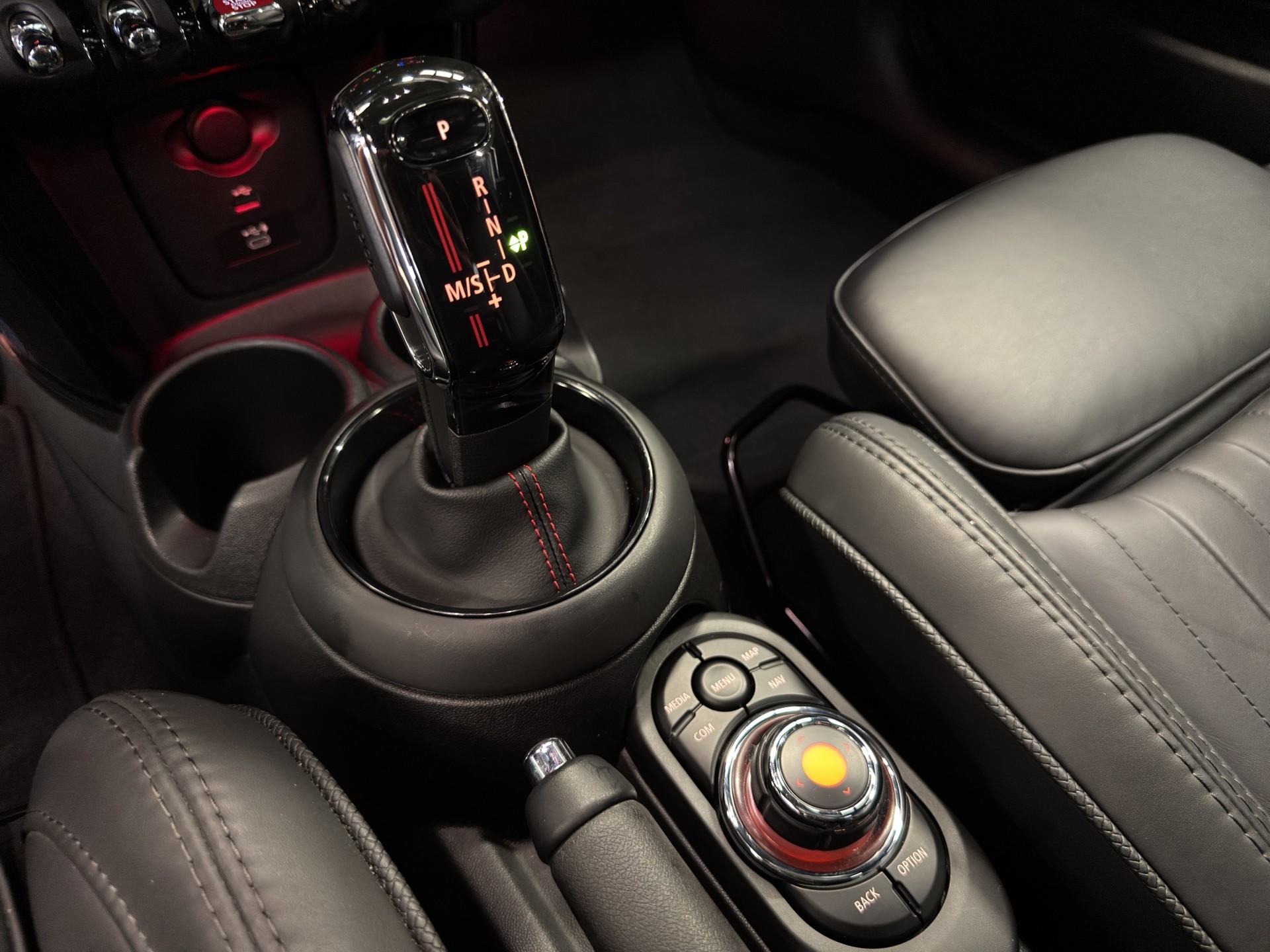 MINI Cooper John Cooper Works Steptronic-image-11