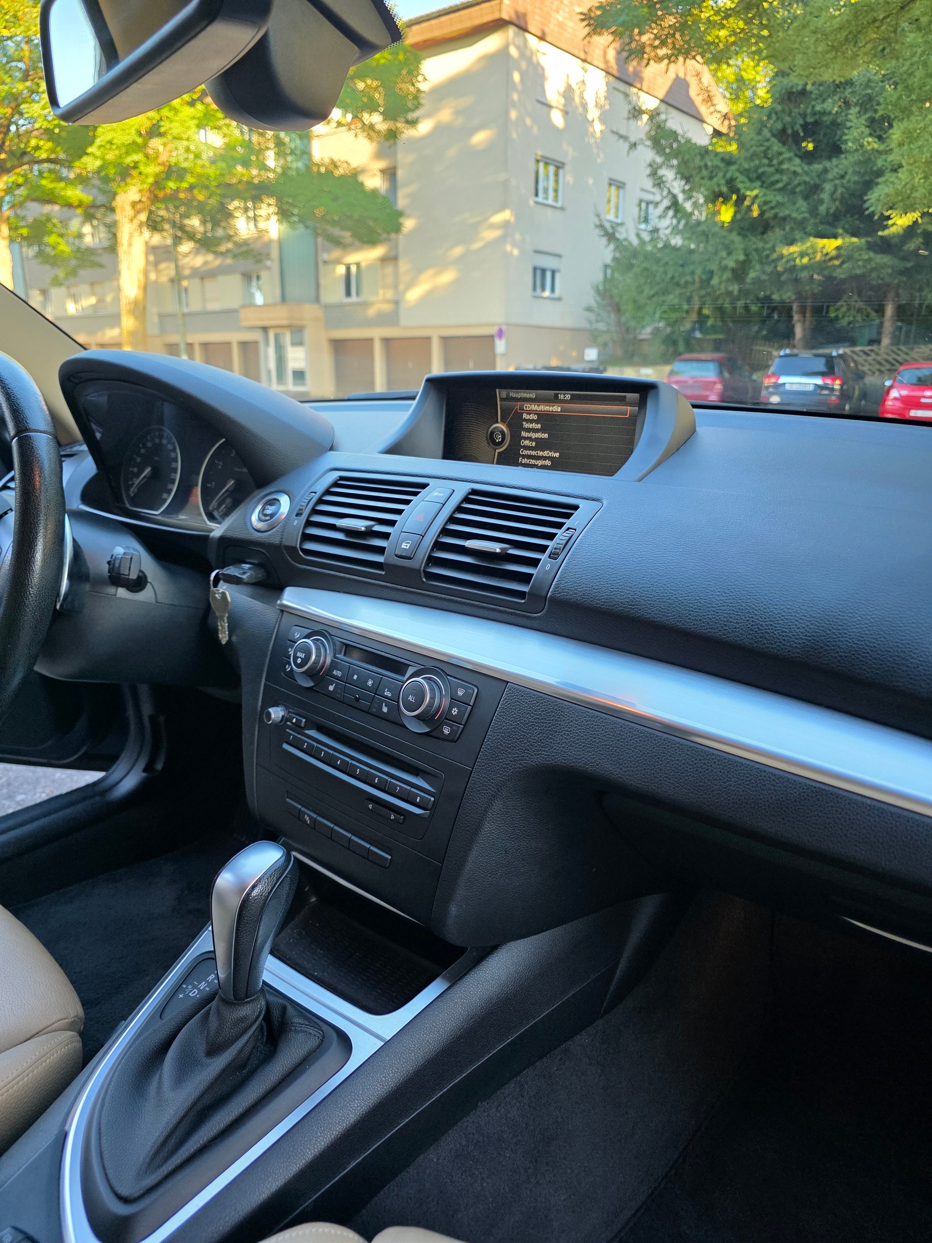 BMW 120i Coupé Steptronic *Facelift *Automat *Beige interior sehr gepflegt *Harmankardon *Xenon-image-11