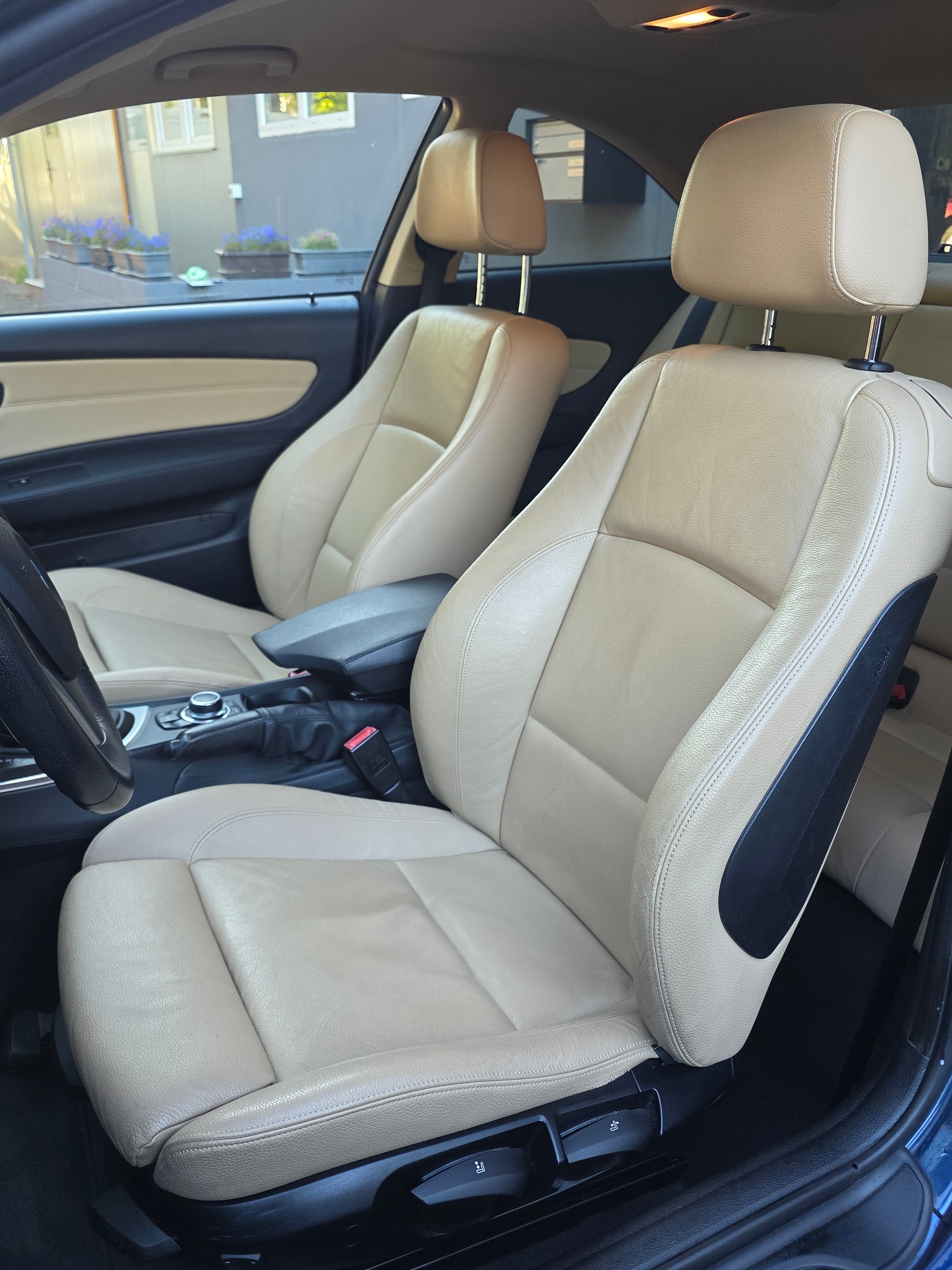 BMW 120i Coupé Steptronic *Facelift *Automat *Beige interior sehr gepflegt *Harmankardon *Xenon-image-8