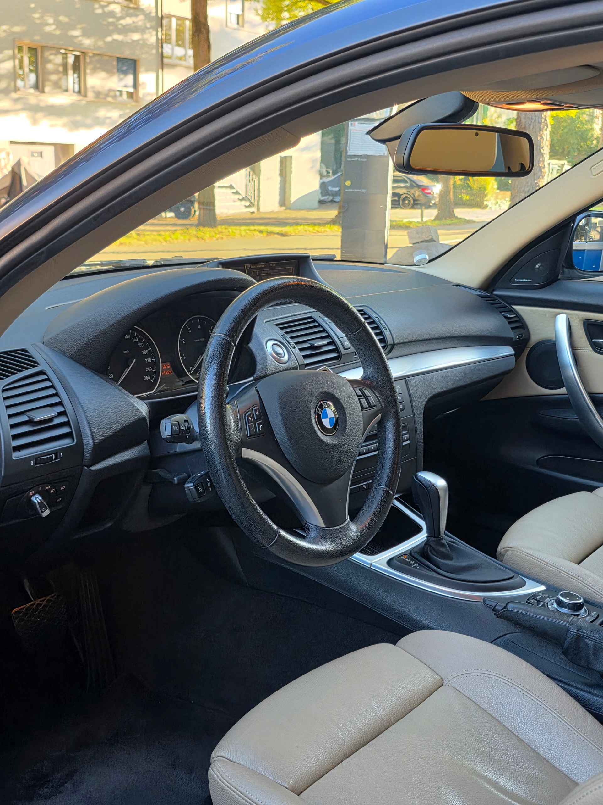 BMW 120i Coupé Steptronic *Facelift *Automat *Beige interior sehr gepflegt *Harmankardon *Xenon-image-6