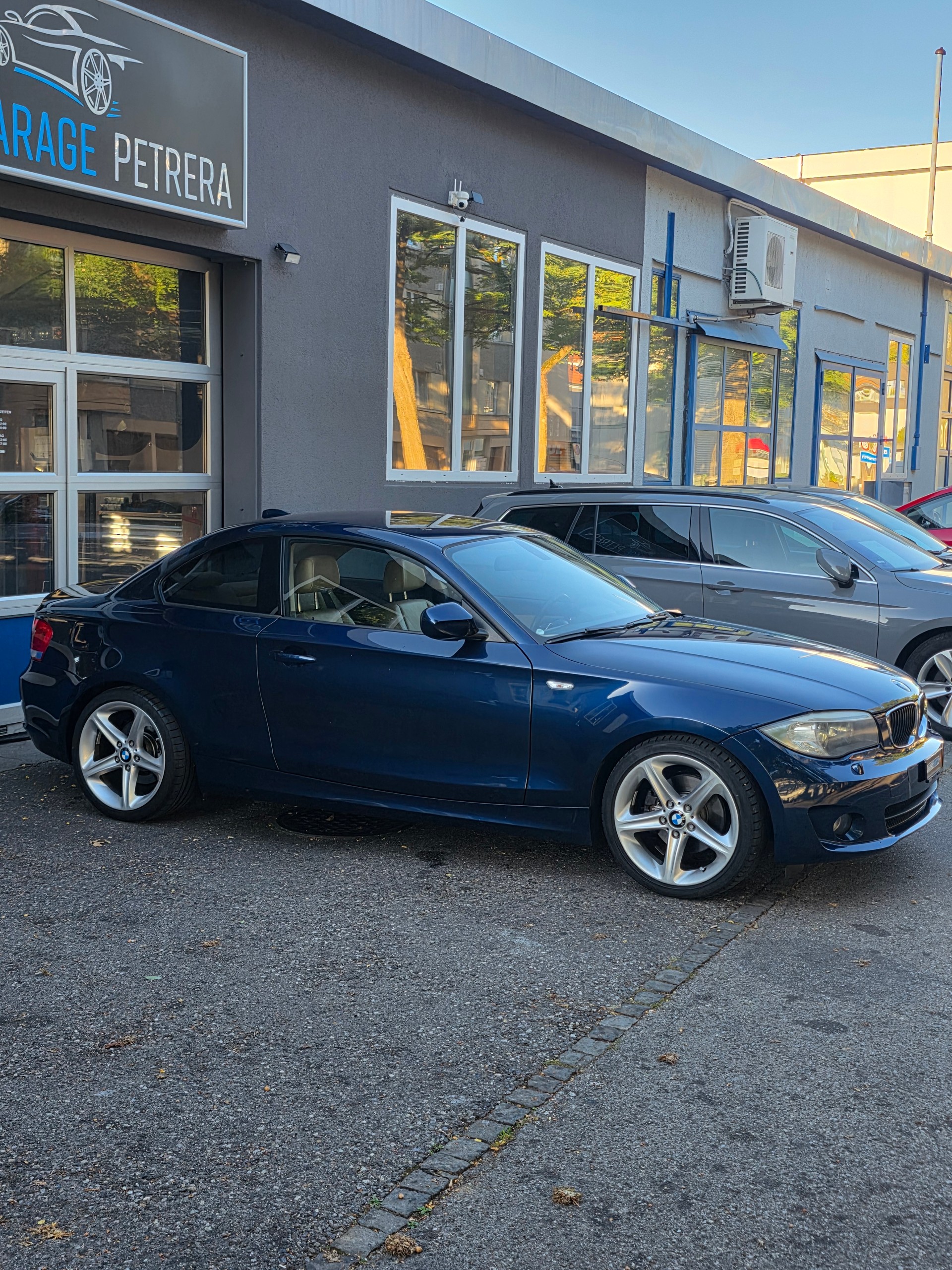 BMW 120i Coupé Steptronic *Facelift *Automat *Beige interior sehr gepflegt *Harmankardon *Xenon-image-1