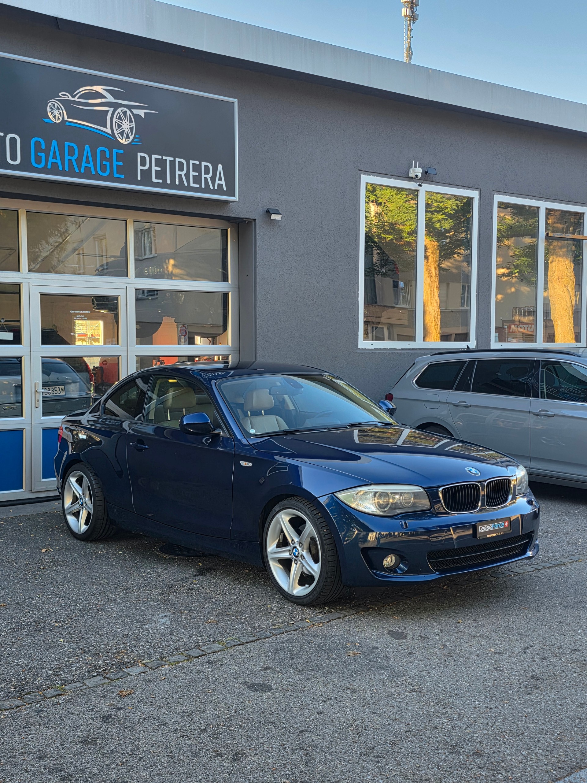 BMW 120i Coupé Steptronic *Facelift *Automat *Beige interior sehr gepflegt *Harmankardon *Xenon-image-0