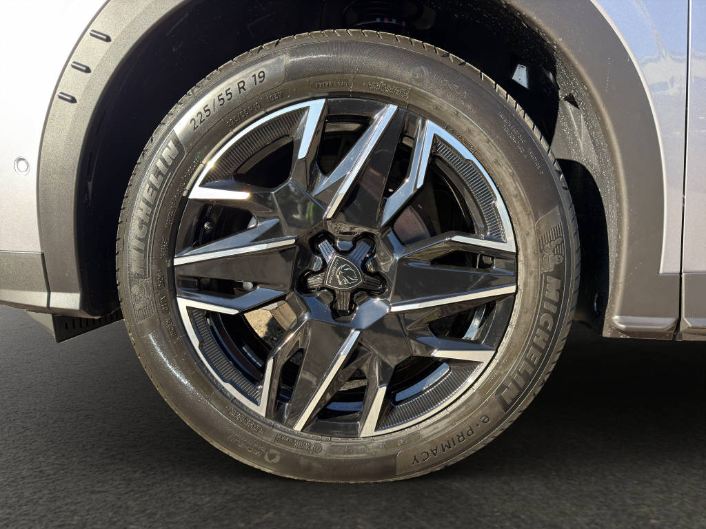 PEUGEOT 3008 1.2 Hybrid Business-image-4