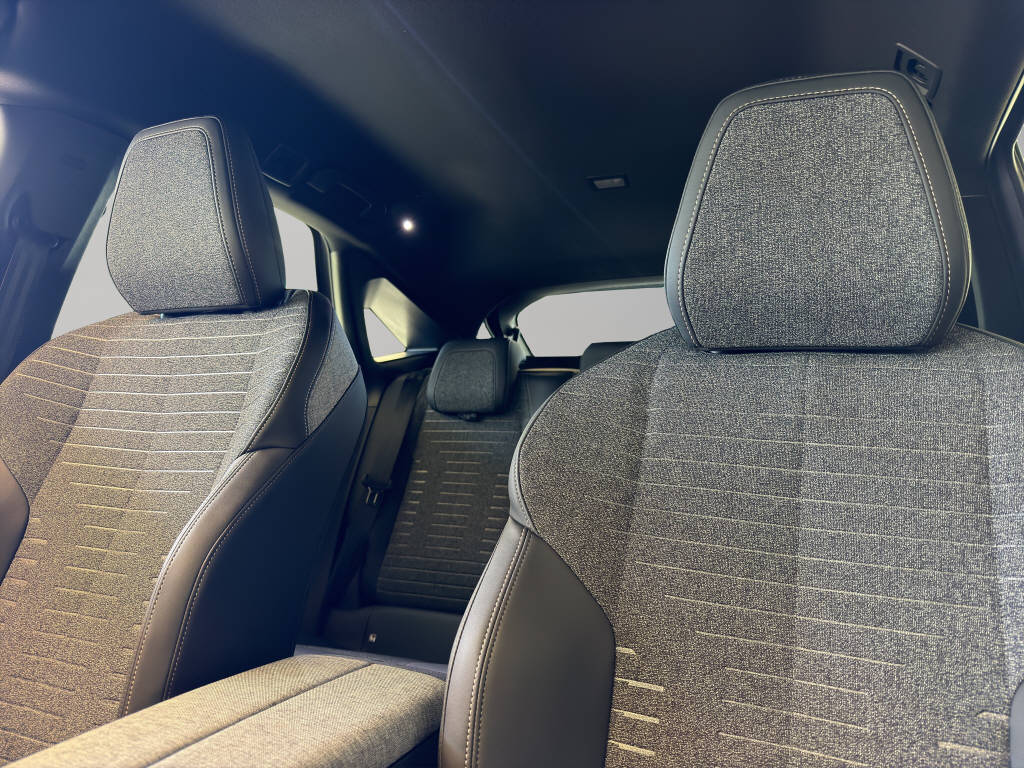 PEUGEOT 3008 1.2 Hybrid Business-image-8
