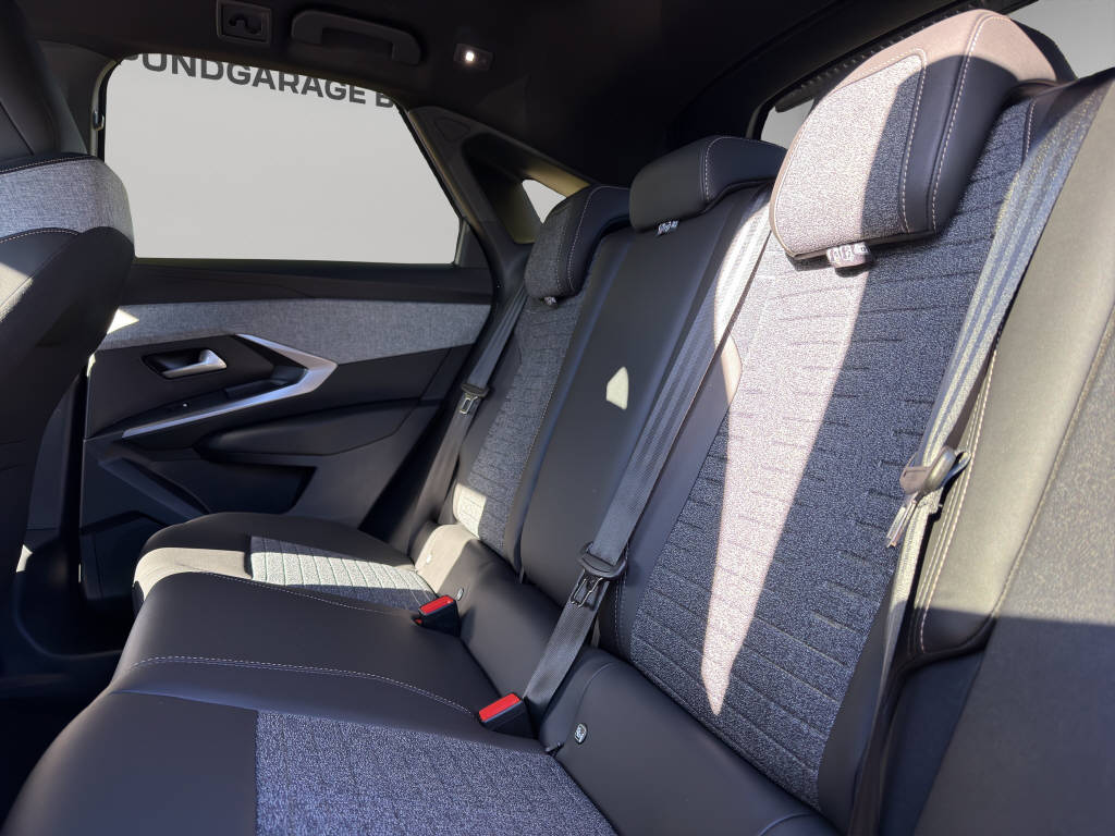 PEUGEOT 3008 1.2 Hybrid Business-image-6