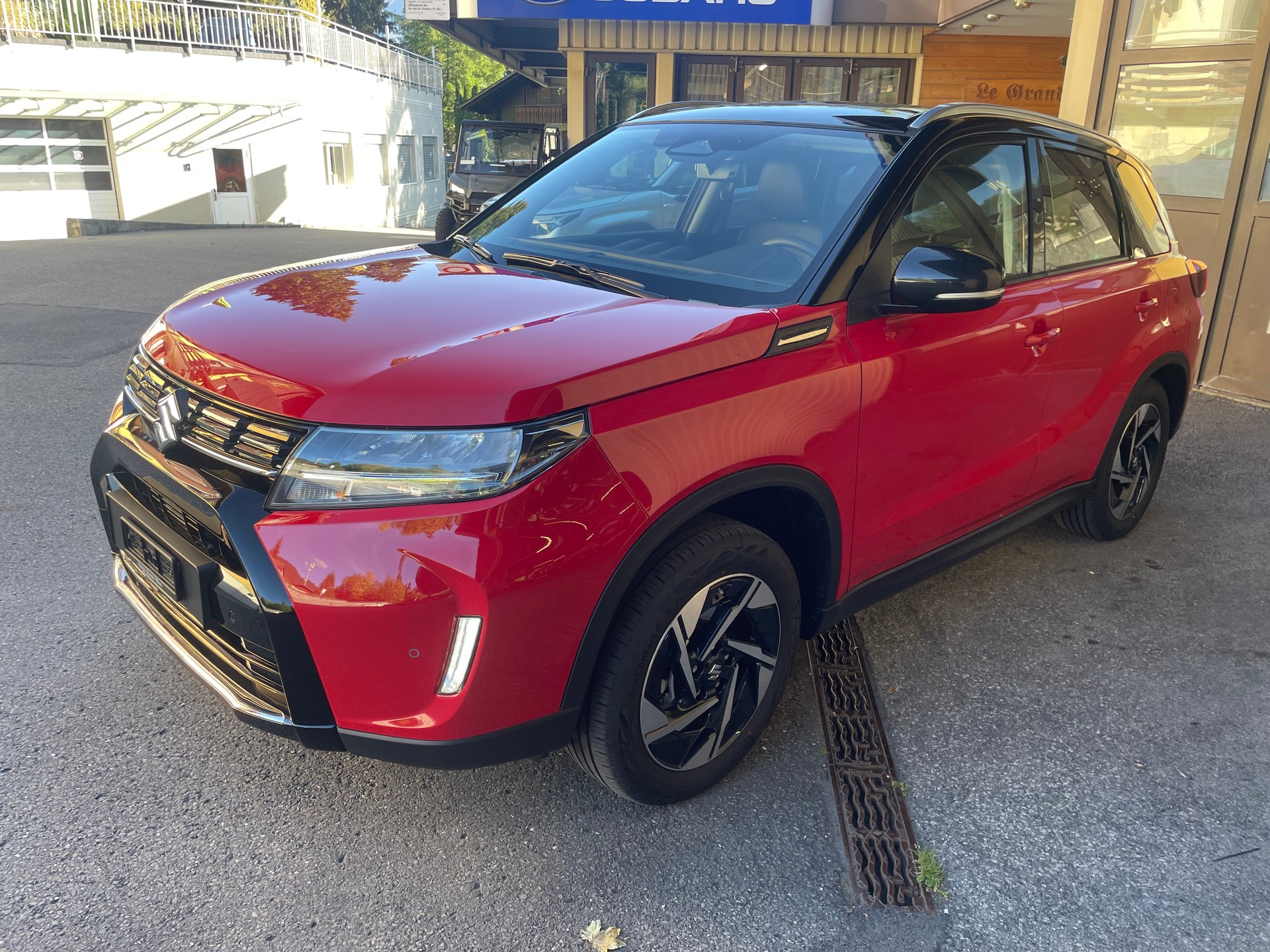 SUZUKI Vitara 1.4 Boosterjet Compact Top 4x4 Hybrid Automatic-image-4