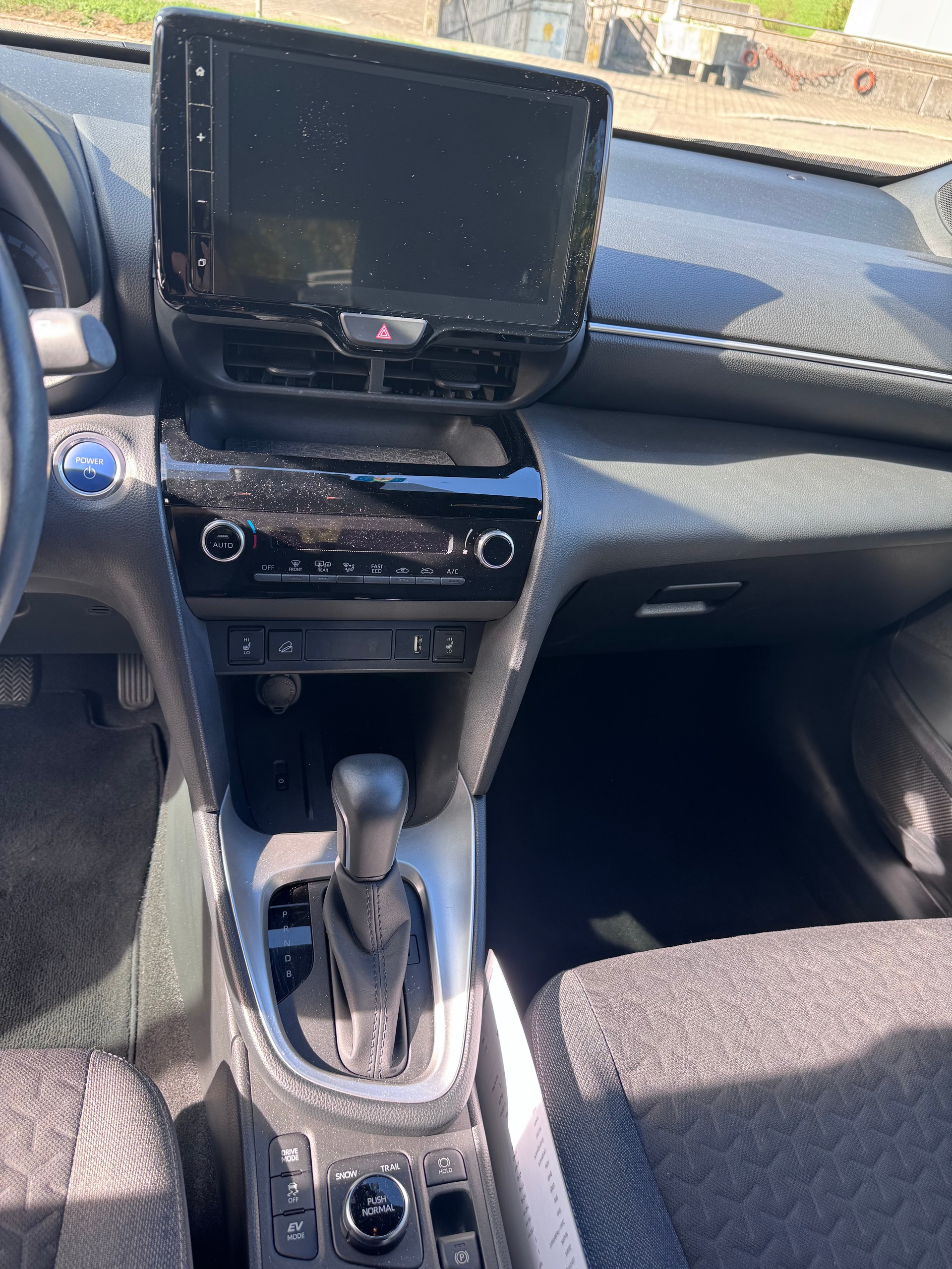TOYOTA Yaris Cross 1.5 Trend e-CVT AWDi-image-9