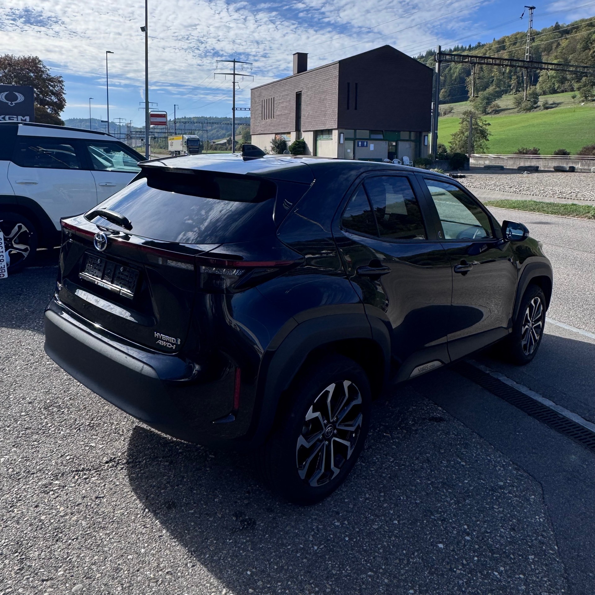 TOYOTA Yaris Cross 1.5 Trend e-CVT AWDi-image-4