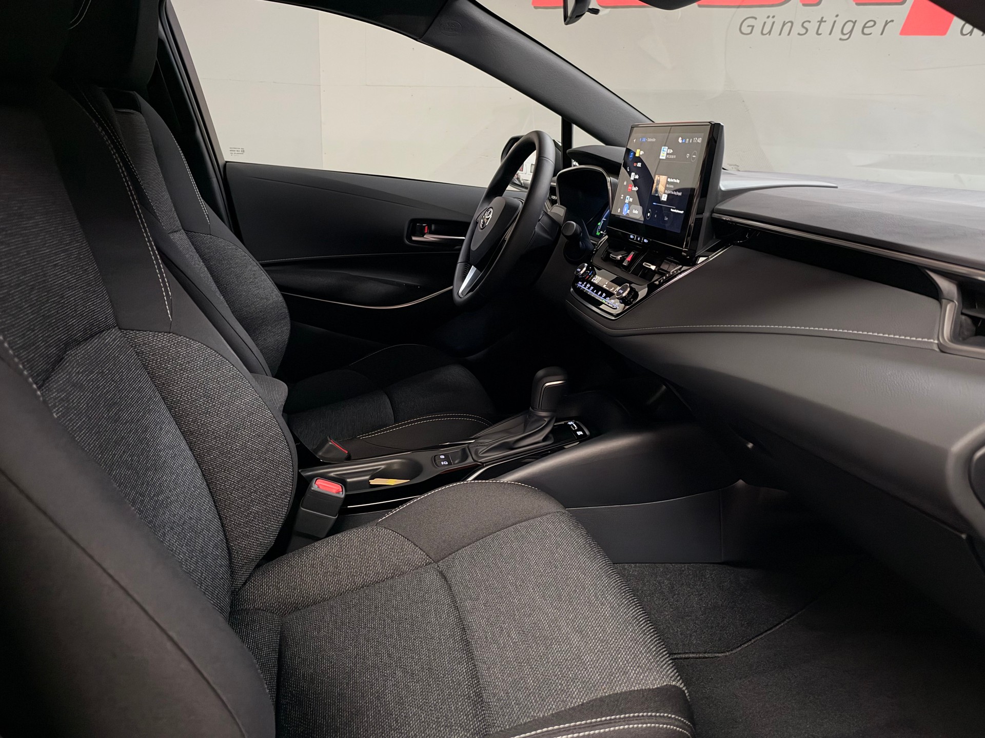 TOYOTA Corolla Touring Sports 1.8 HSD Comfort e-CVT-image-18