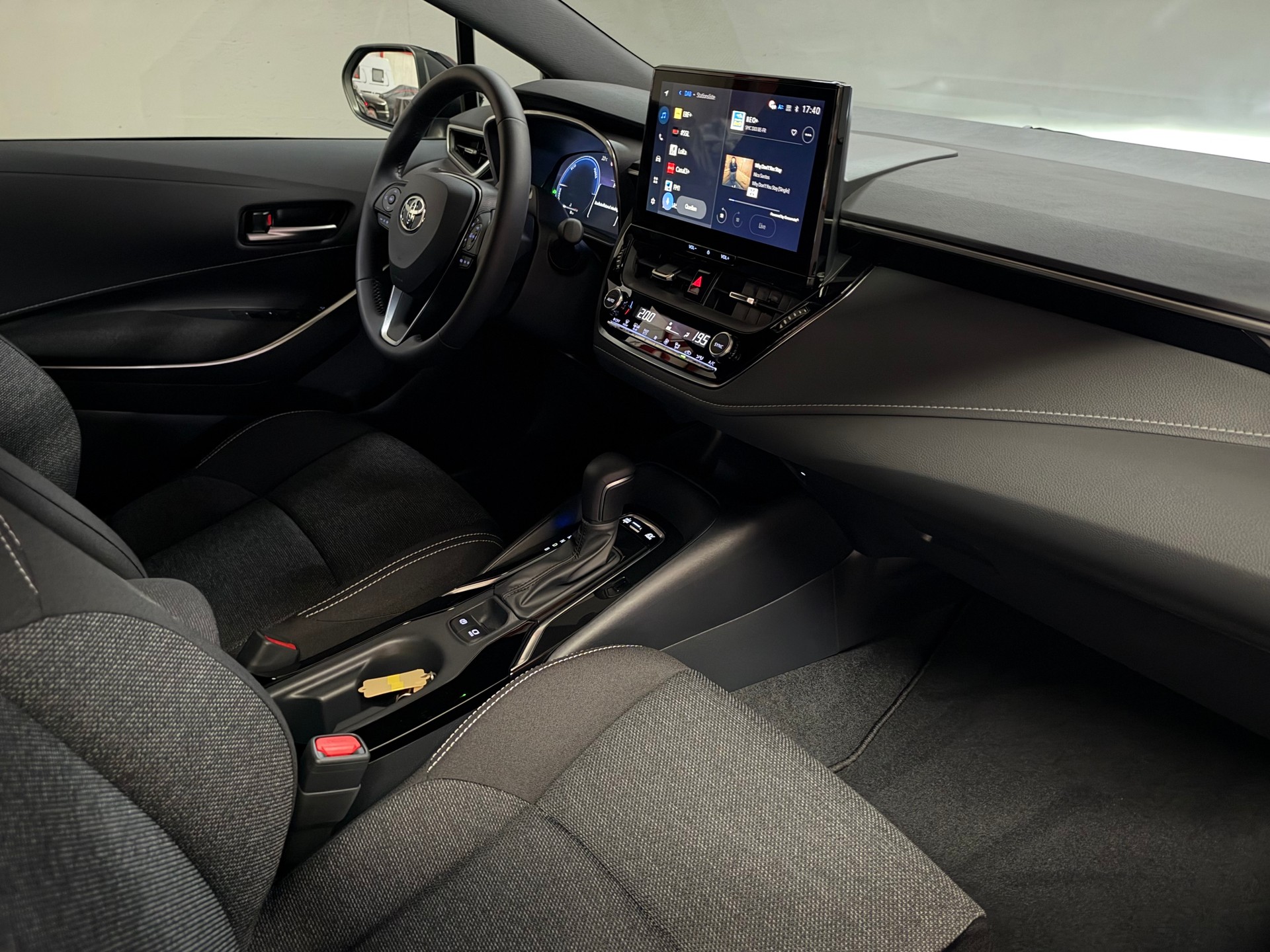 TOYOTA Corolla Touring Sports 1.8 HSD Comfort e-CVT-image-19