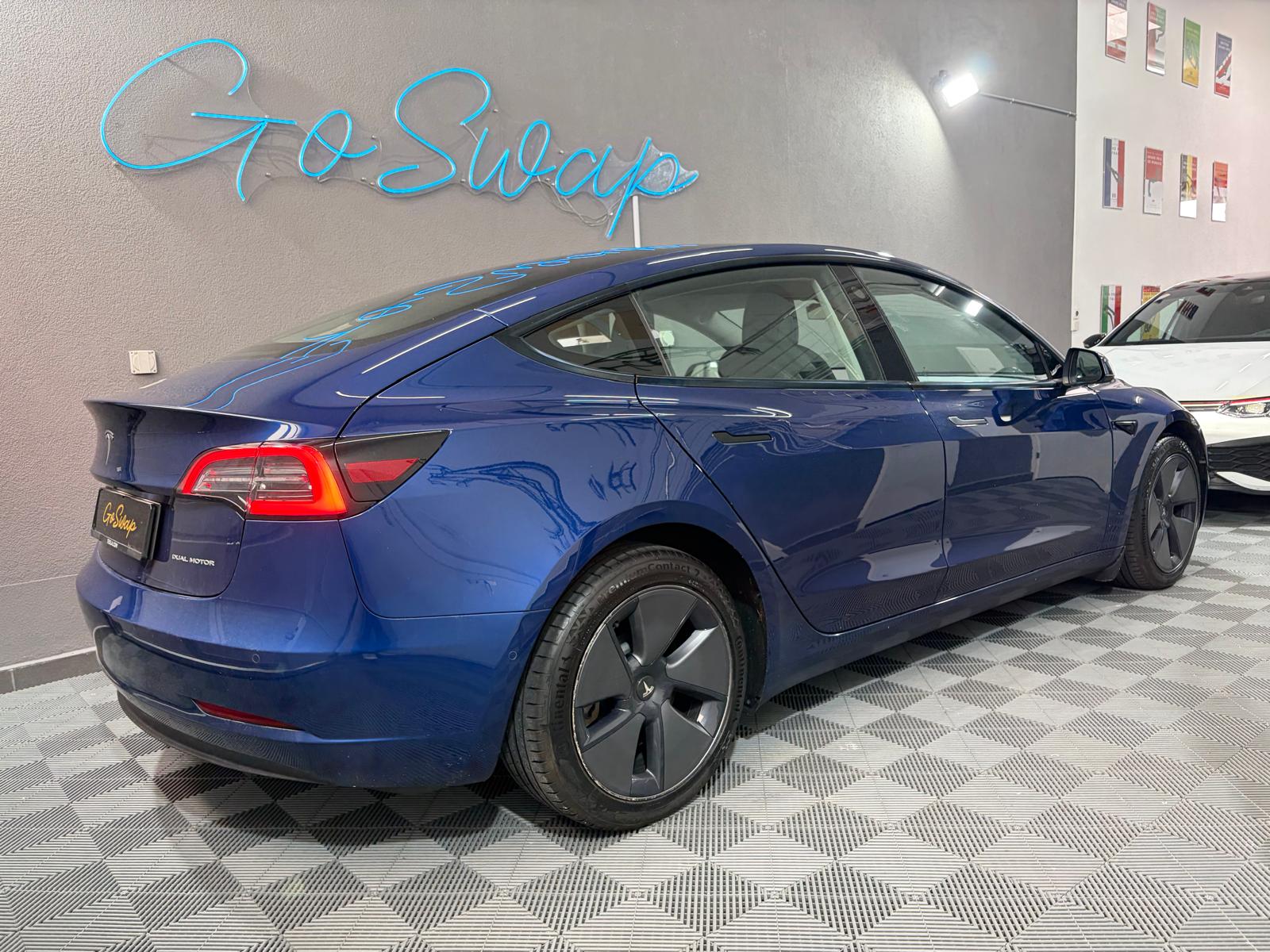 TESLA Model 3 Long Range Dual Motor AWD-showroom-element-1