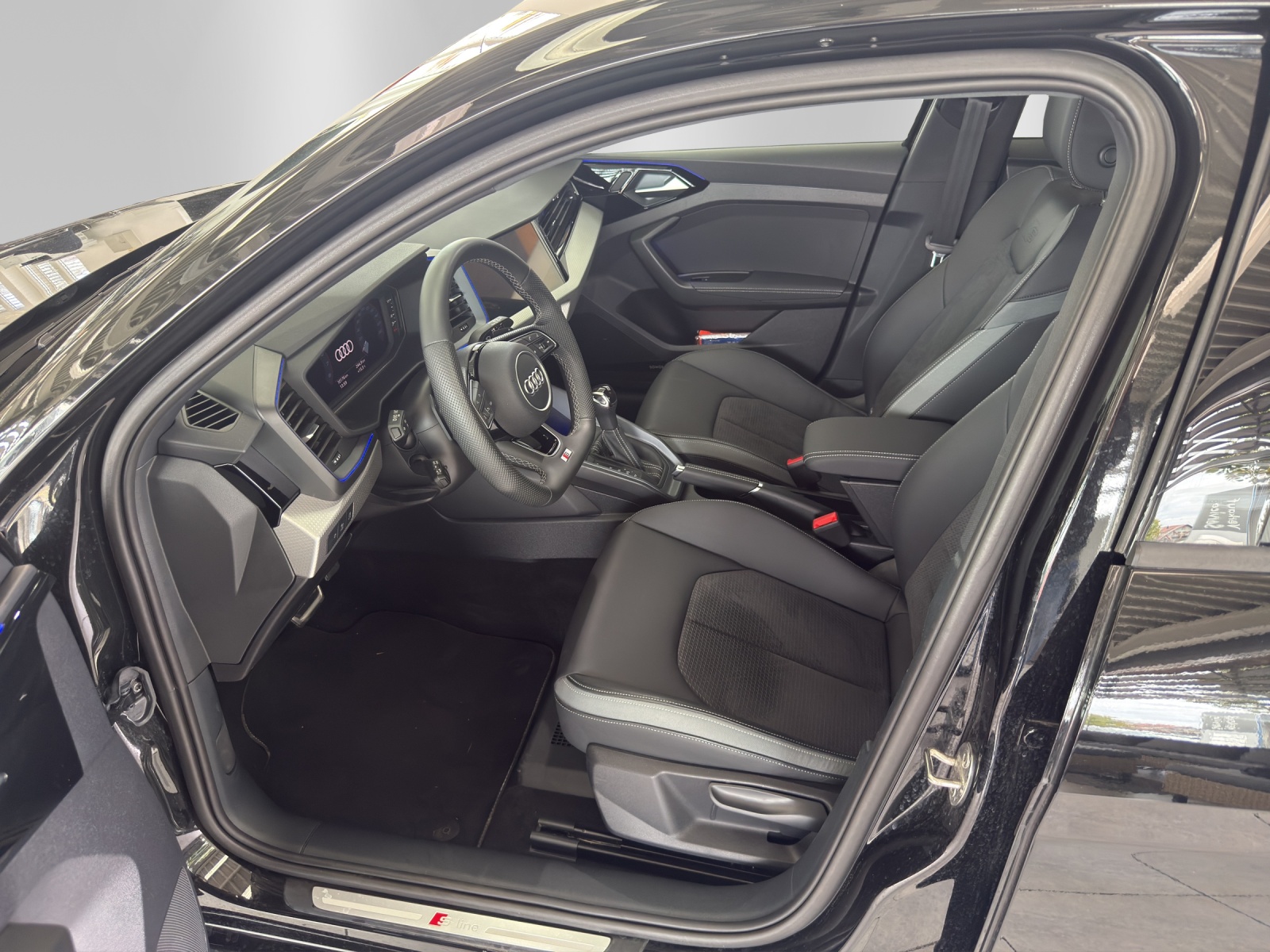 AUDI A1 Sportback 40 TFSI S Line S-tronic, Mythosschwarz Metallic-image-6