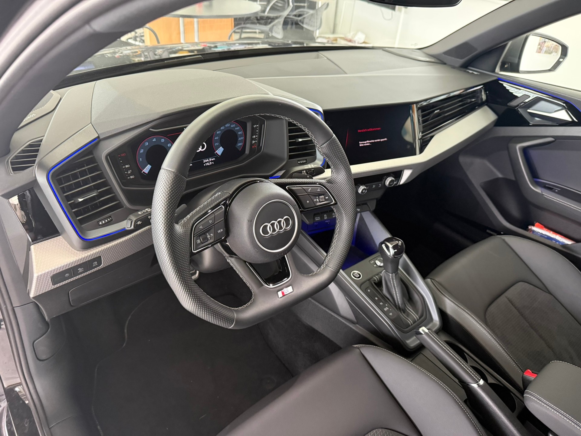 AUDI A1 Sportback 40 TFSI S Line S-tronic, Mythosschwarz Metallic-image-10