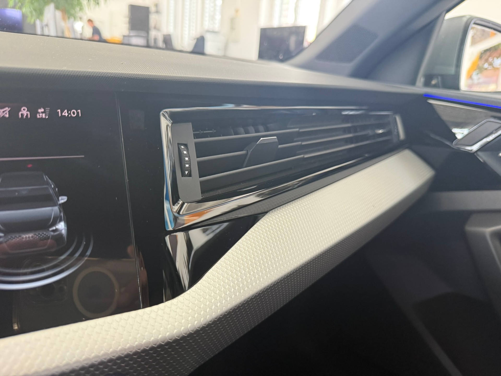 AUDI A1 Sportback 40 TFSI S Line S-tronic, Mythosschwarz Metallic-image-17