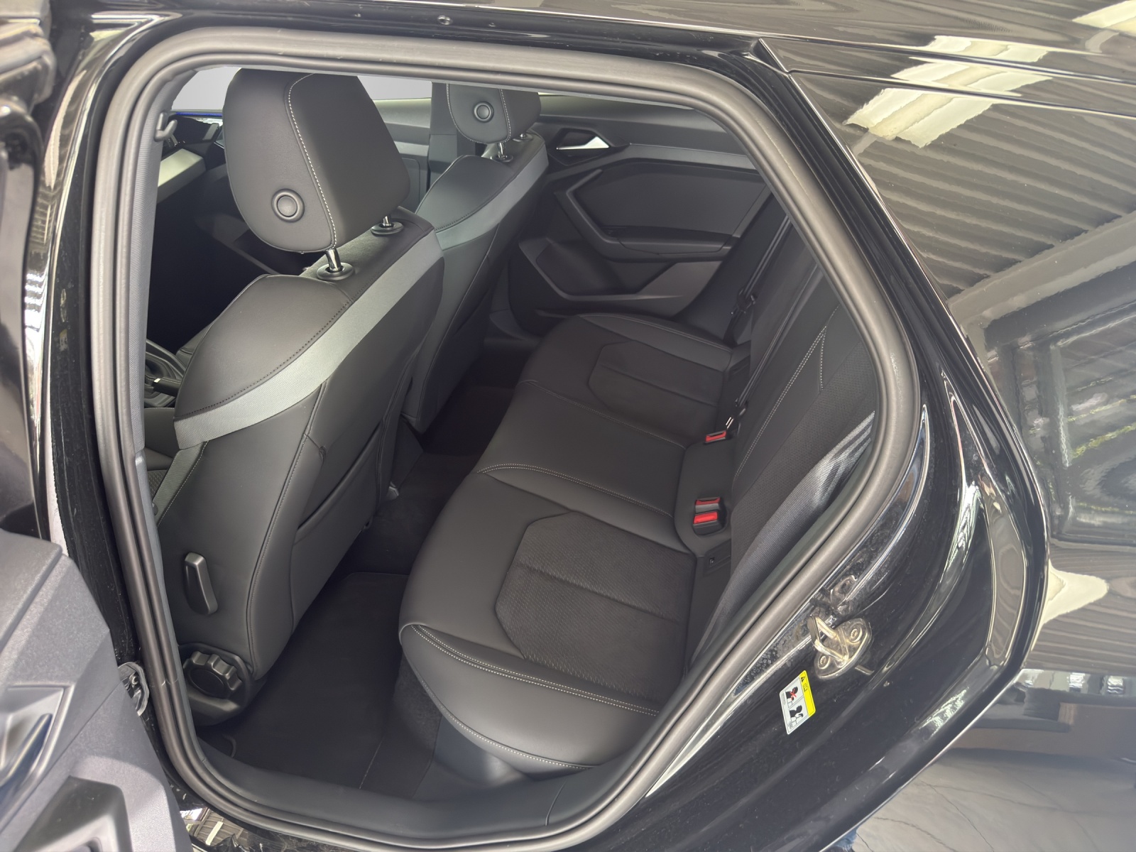 AUDI A1 Sportback 40 TFSI S Line S-tronic, Mythosschwarz Metallic-image-7