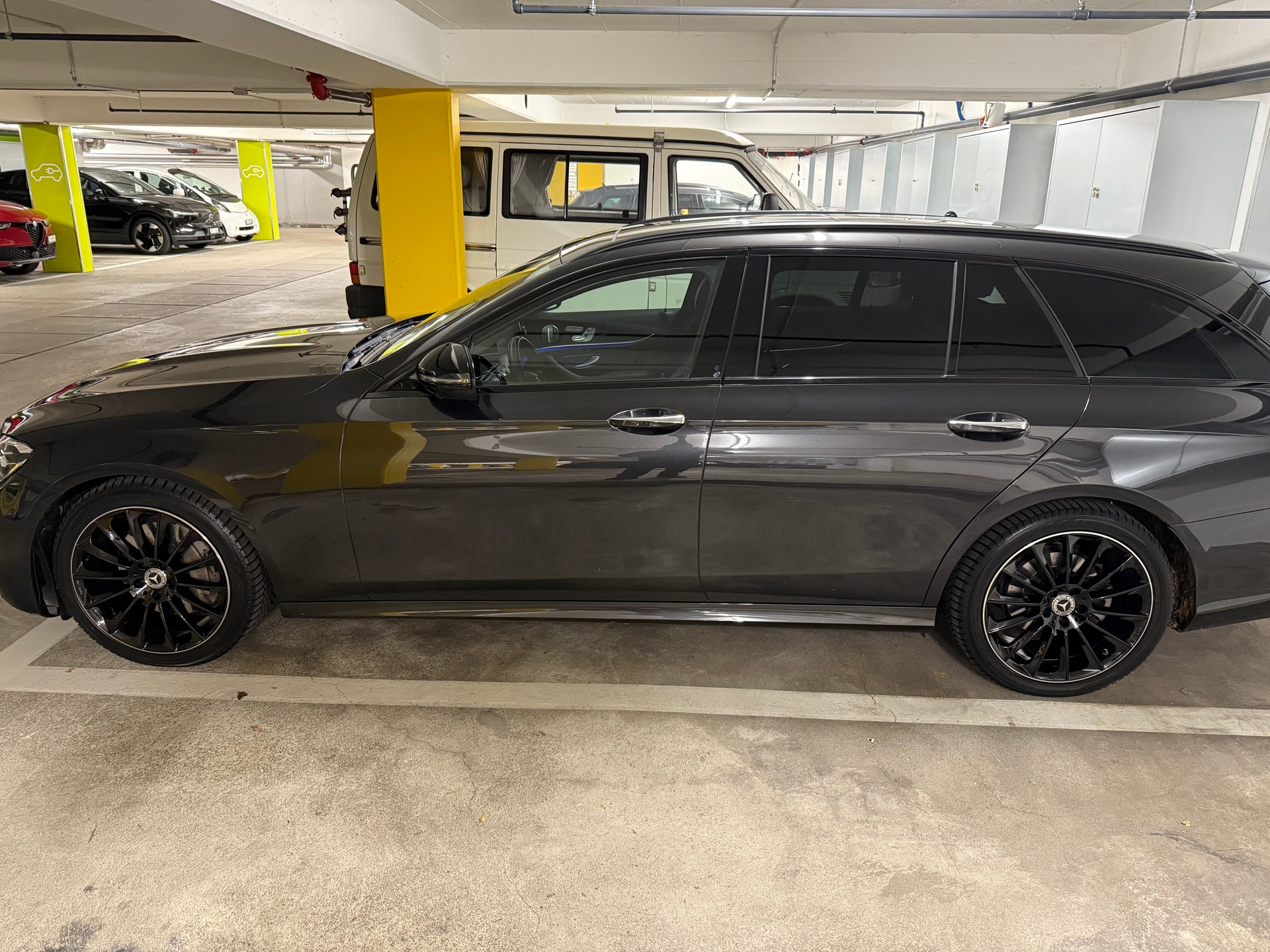 MERCEDES-BENZ E 220 d AMG Line 4matic-image-8