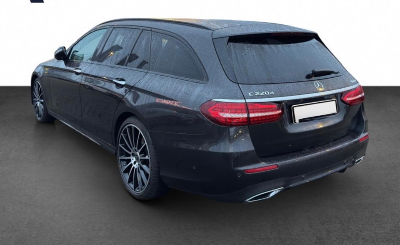 MERCEDES-BENZ E 220 d Swiss Star AMG Line 4matic-image-3