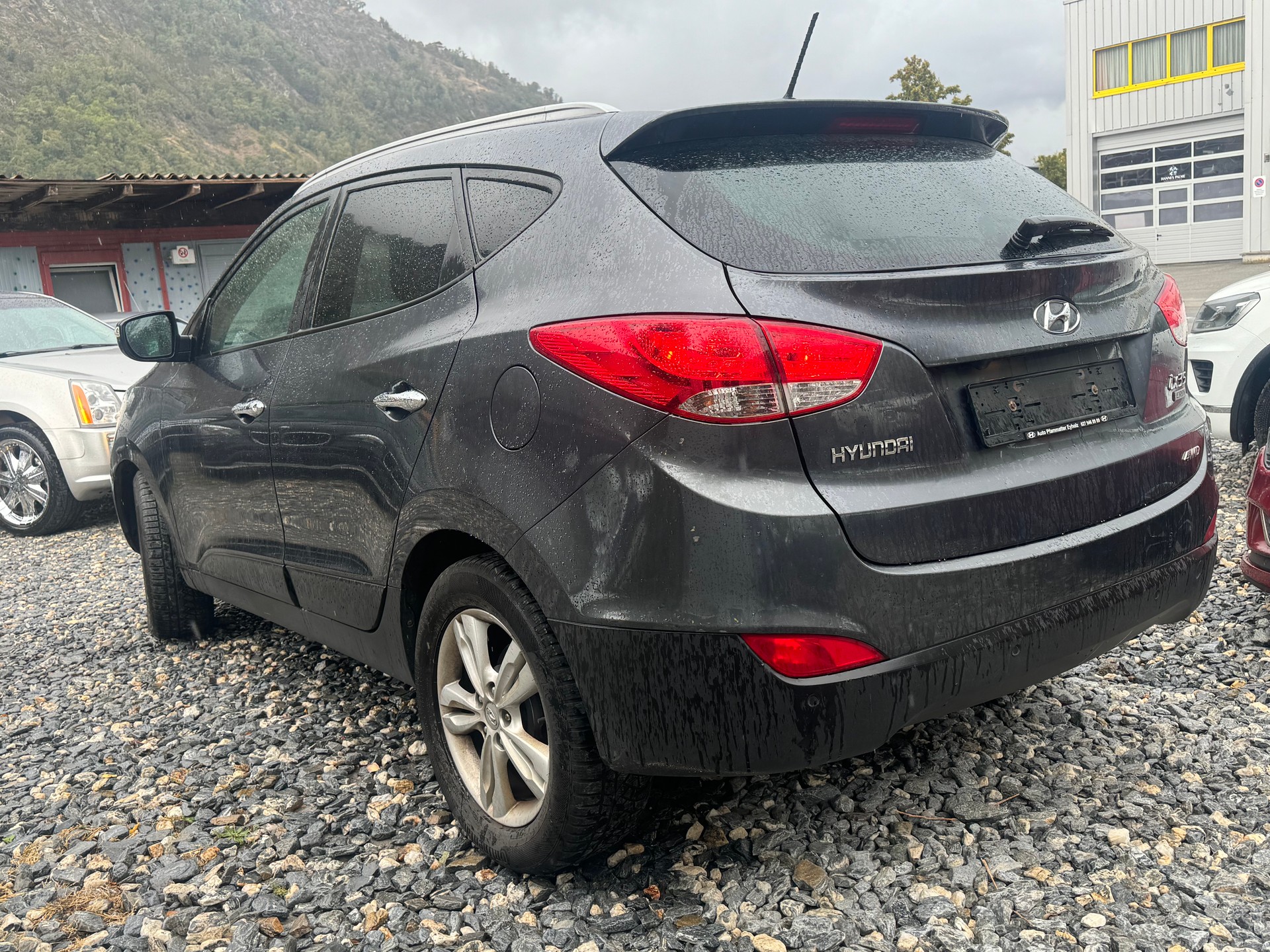 HYUNDAI iX 35 2.0 CRDi Premium 4WD Automatic-image-5