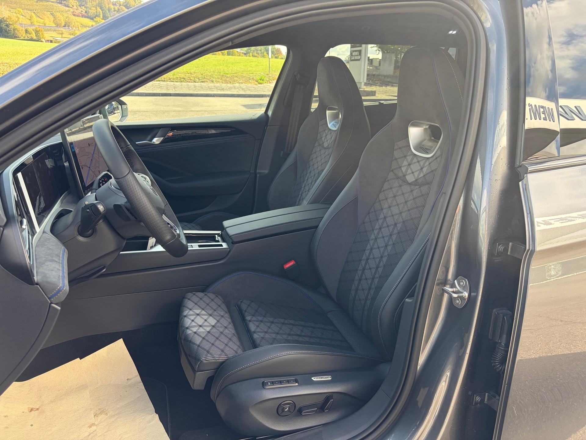 VW Passat Variant 2.0 TSI evo4 R-Line 4 Motion DSG-image-16