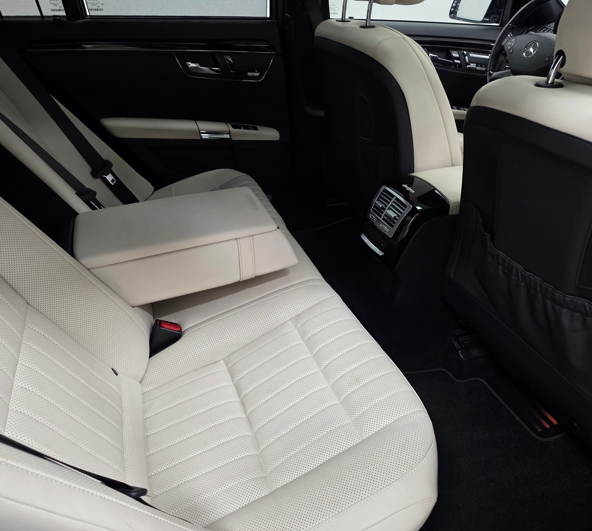 MERCEDES-BENZ S 350 CDI BlueEfficiency 4Matic 7G-Tronic-image-15