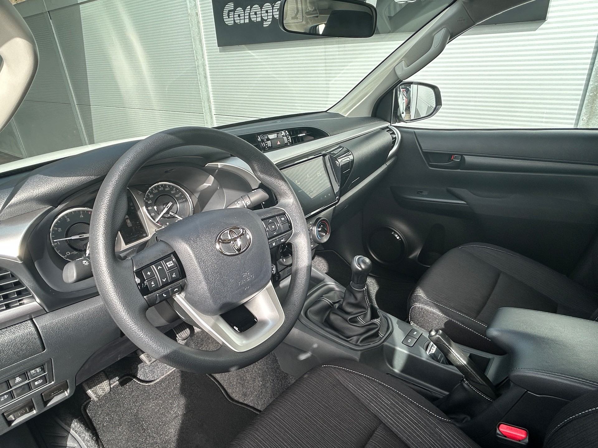 TOYOTA Hilux 2.8d Comfort Double Cab 4x4-image-6