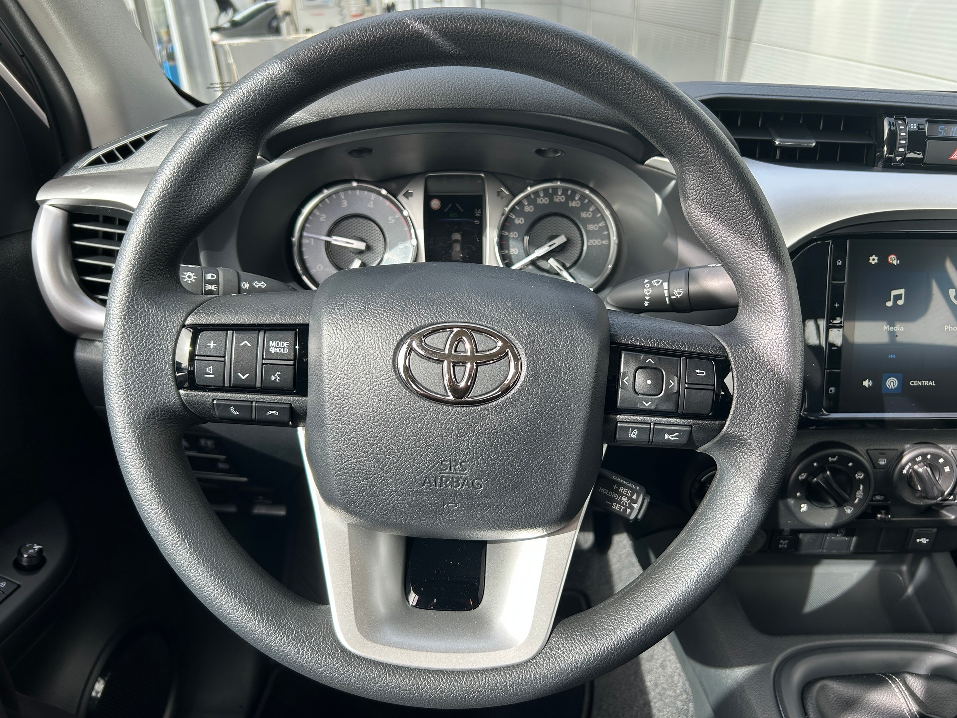 TOYOTA Hilux 2.8d Comfort Double Cab 4x4-image-8