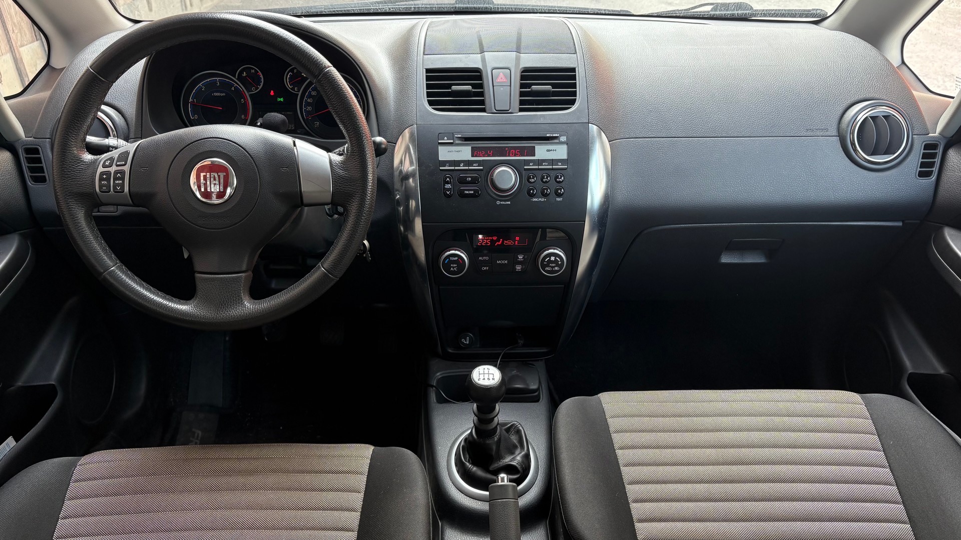 FIAT Sedici 2.0JTD 4WD Freestyle-image-9