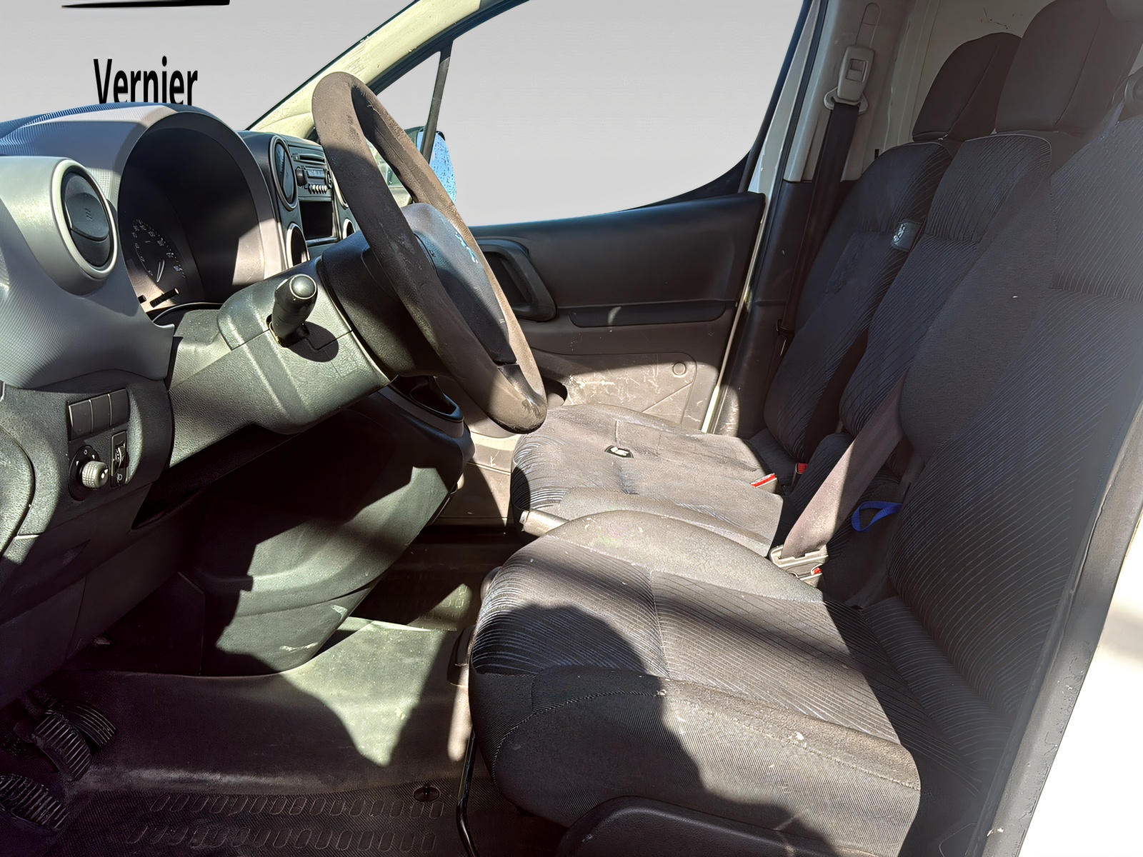 PEUGEOT Partner 1.6i Urban-image-12