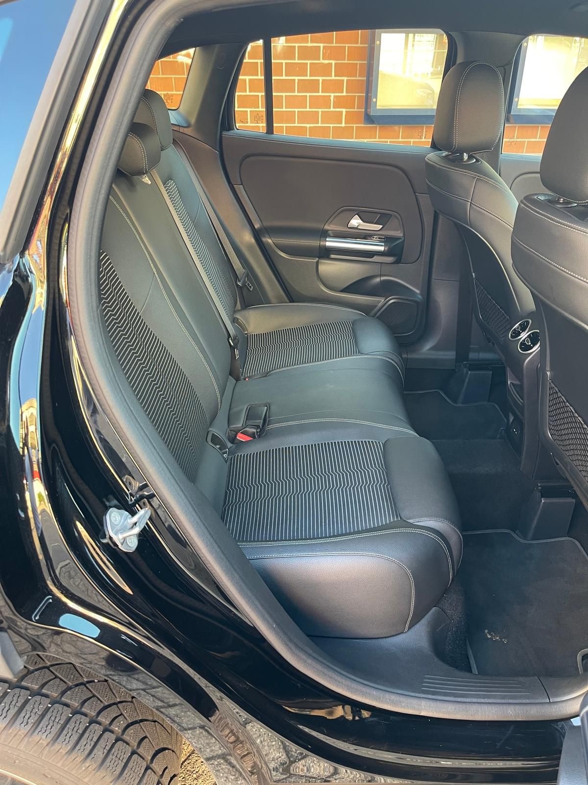 MERCEDES-BENZ GLA 220 4m-image-4