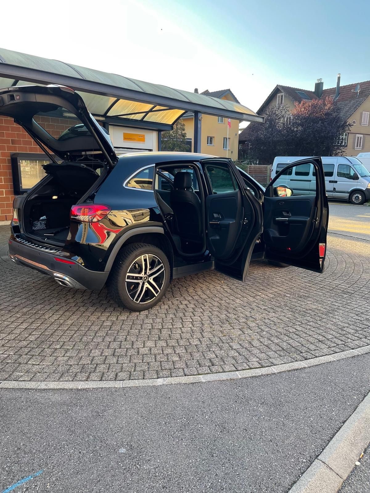 MERCEDES-BENZ GLA 220 4m-image-2