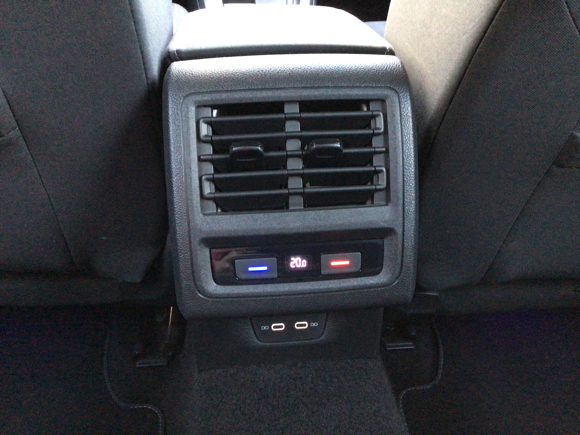 VW Golf 1.5 TSI ACT Style-image-11