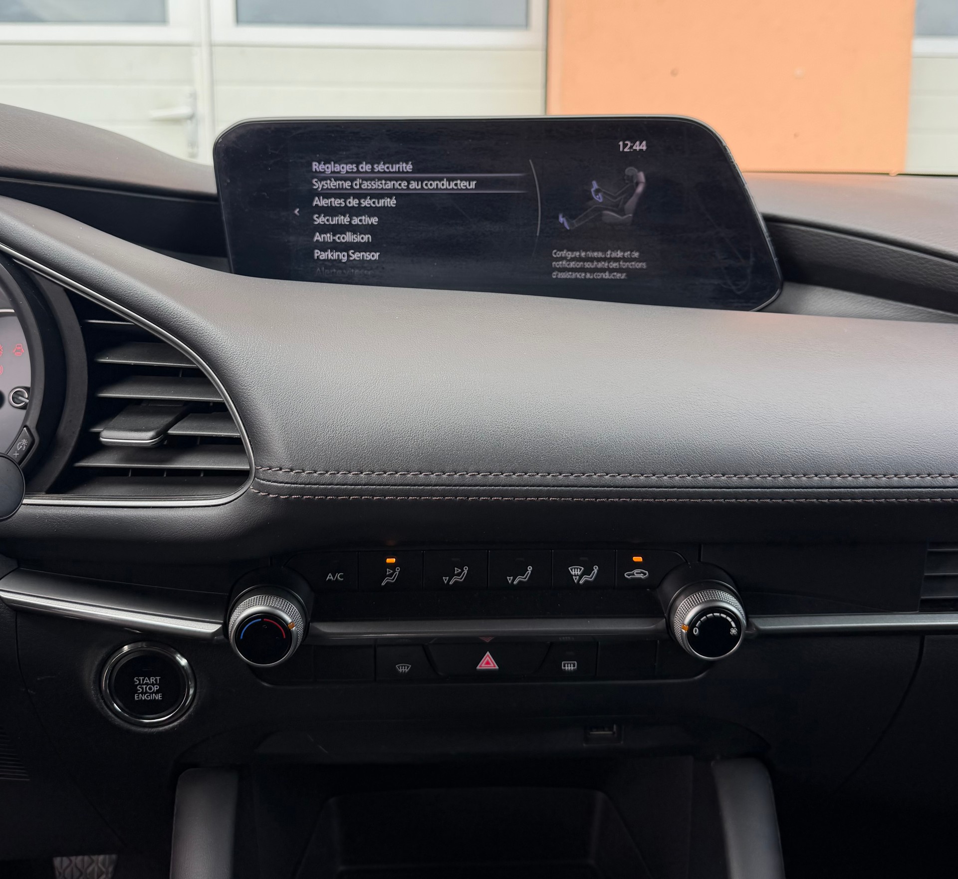 MAZDA 3 Hatchback SKYACTIV-X M Hybrid 180 Ambition-image-9