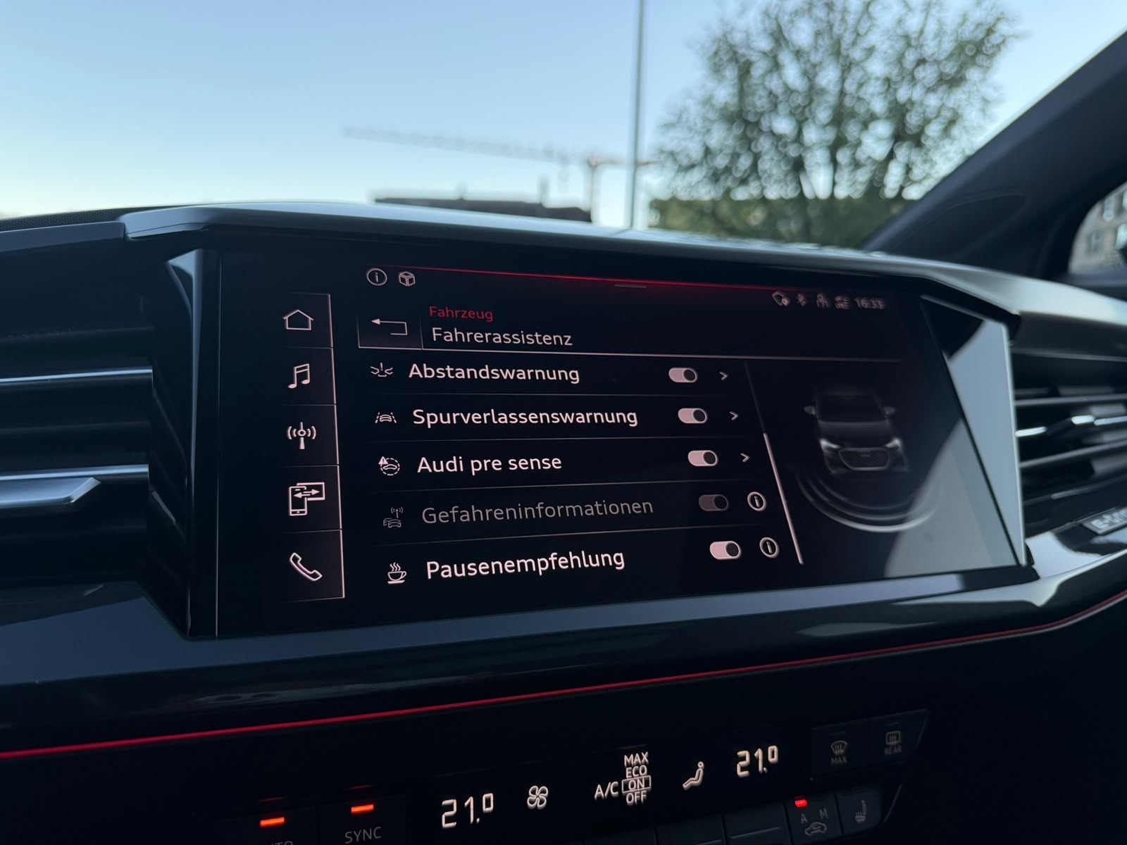 AUDI Q4 Sportback S-LINE e-tron 50 quattro-image-24