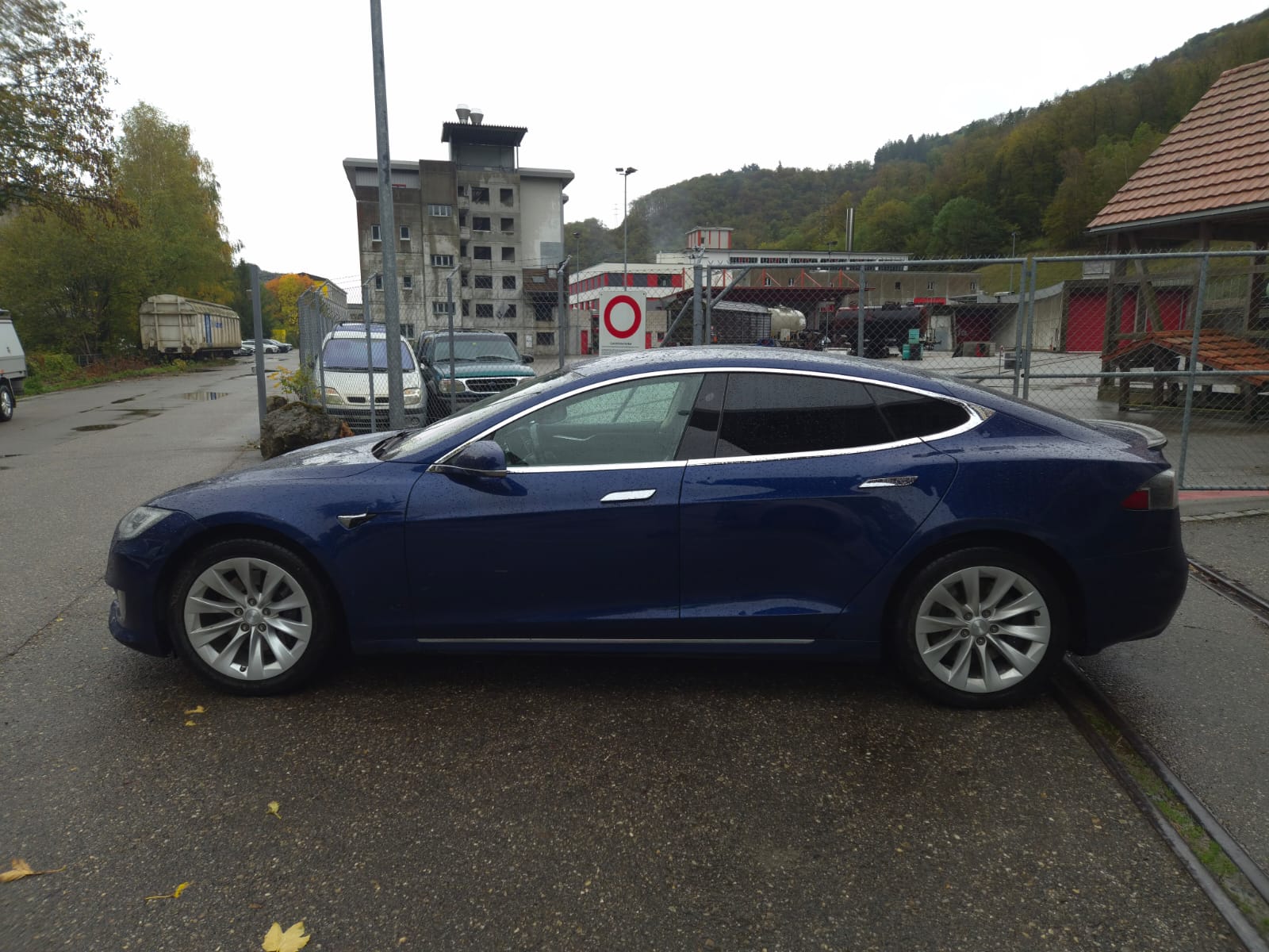 TESLA Model S 75-image-1