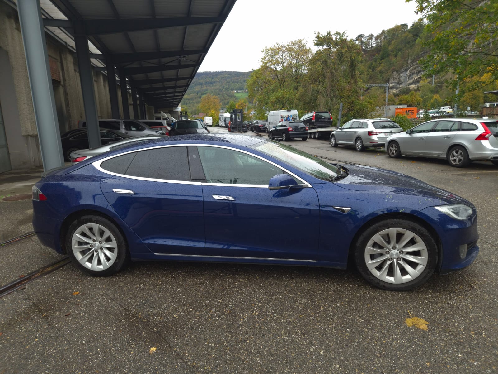 TESLA Model S 75-image-2