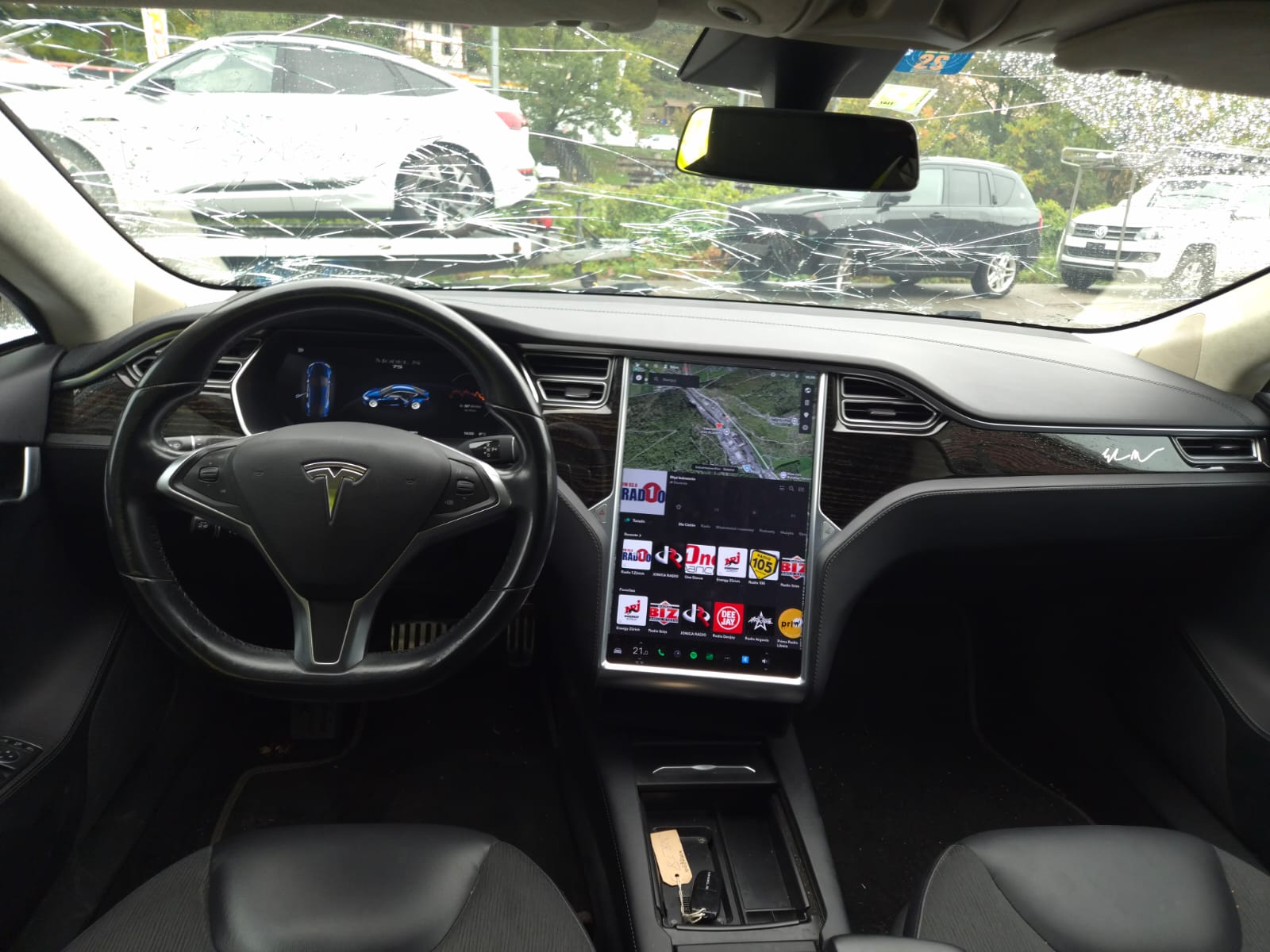 TESLA Model S 75-image-10