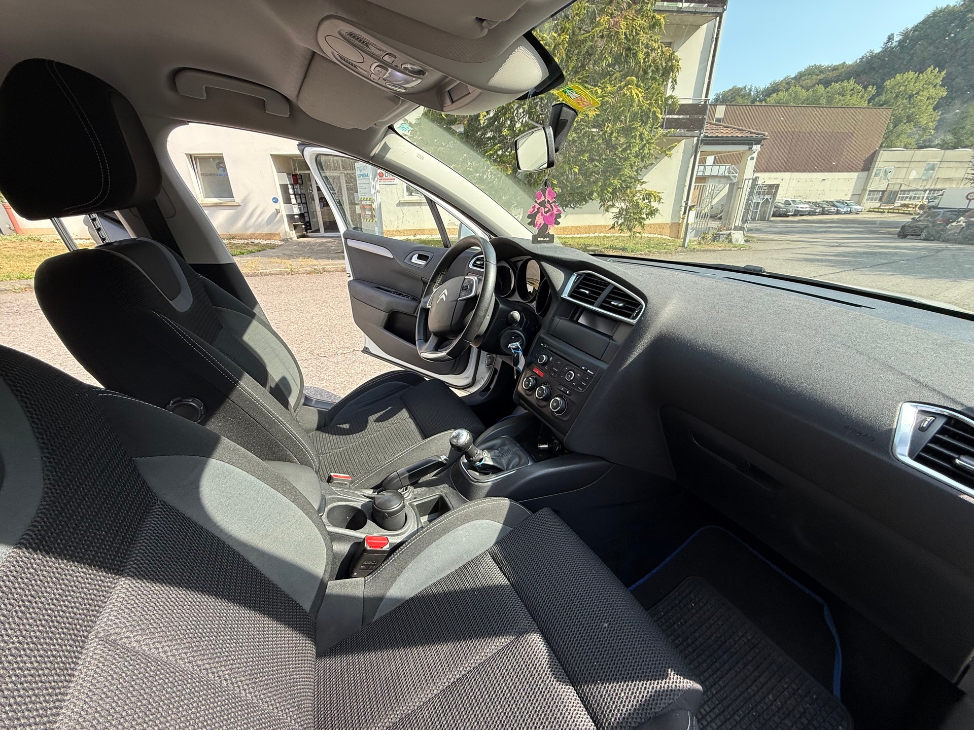 CITROEN C4 1.2 Pure Tech Feel-image-12