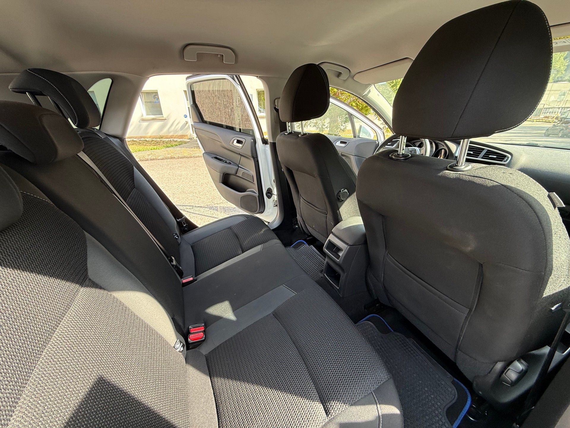 CITROEN C4 1.2 Pure Tech Feel-image-11