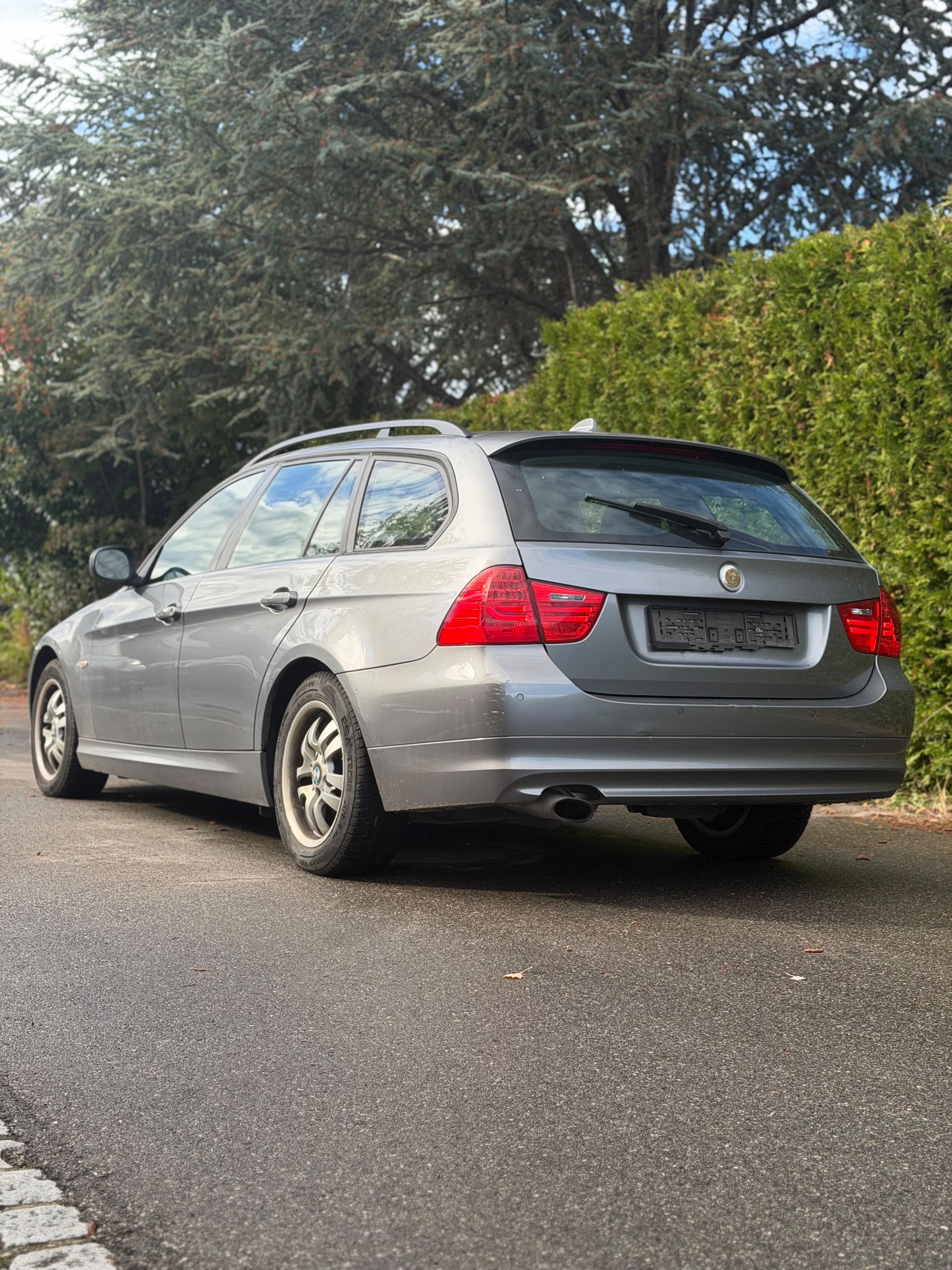 BMW 320d xDrive Touring Steptronic-image-2