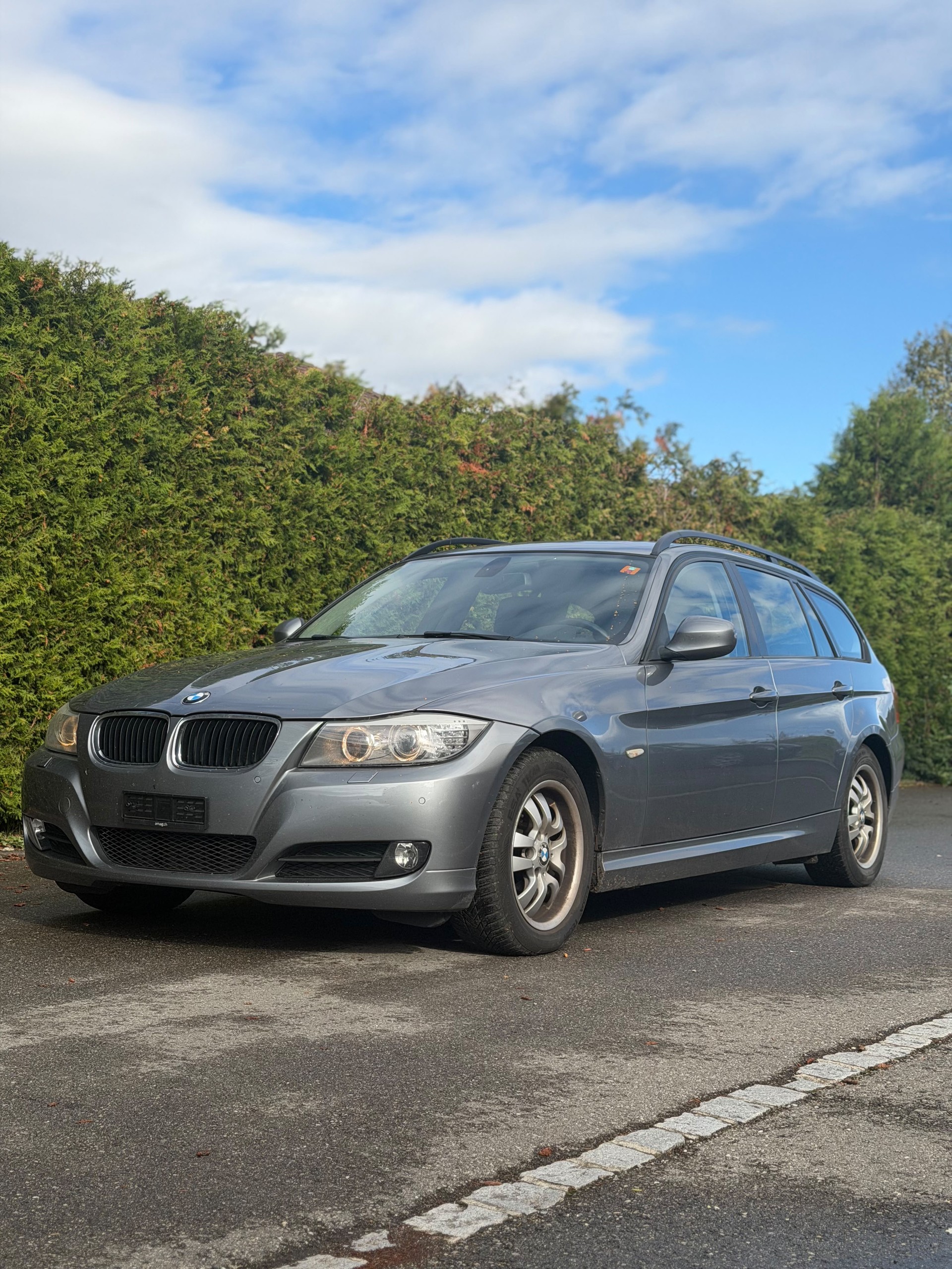 BMW 320d xDrive Touring Steptronic-image-0