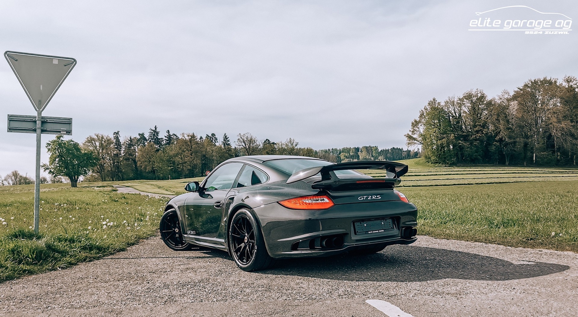 PORSCHE 911 GT2 RS FULL-CARBON-image-7