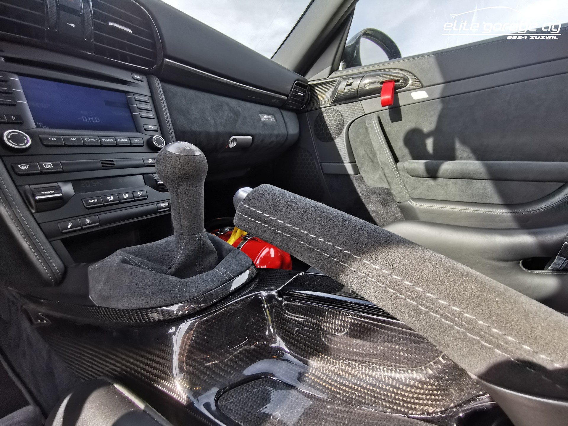 PORSCHE 911 GT2 RS FULL-CARBON-image-14