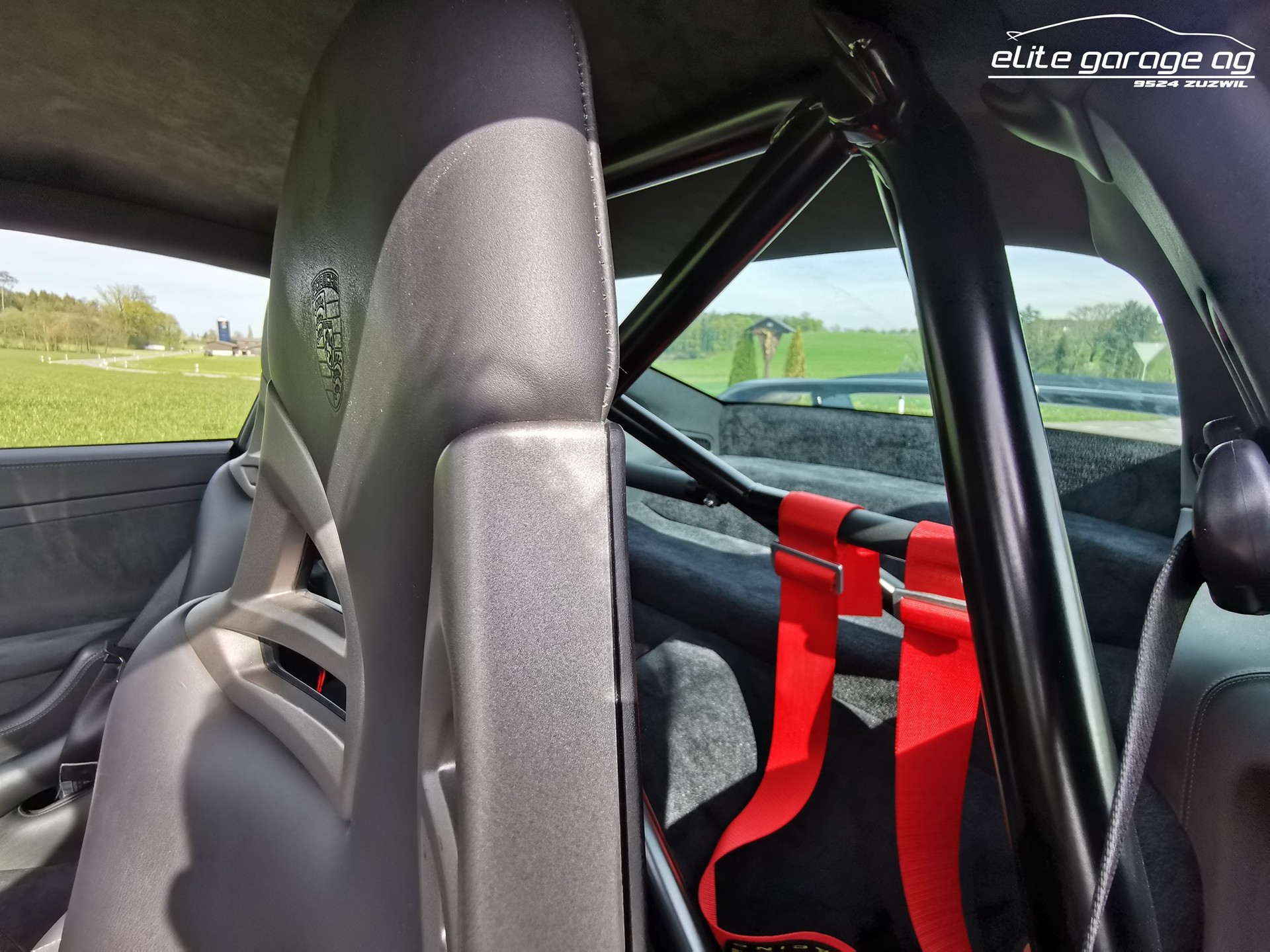 PORSCHE 911 GT2 RS FULL-CARBON-image-15