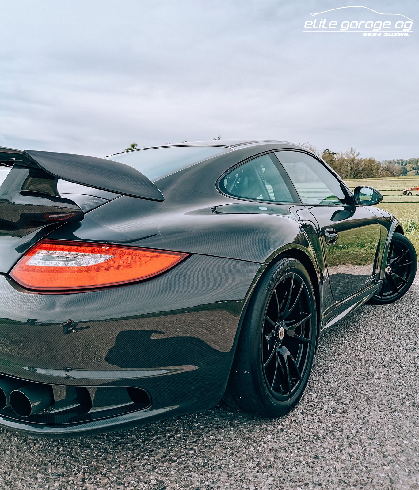 PORSCHE 911 GT2 RS FULL-CARBON-image-8