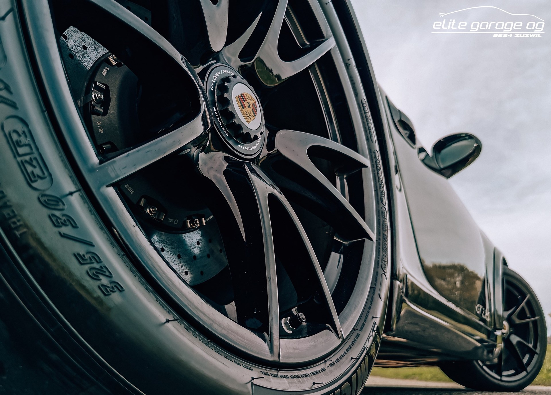 PORSCHE 911 GT2 RS FULL-CARBON-image-9