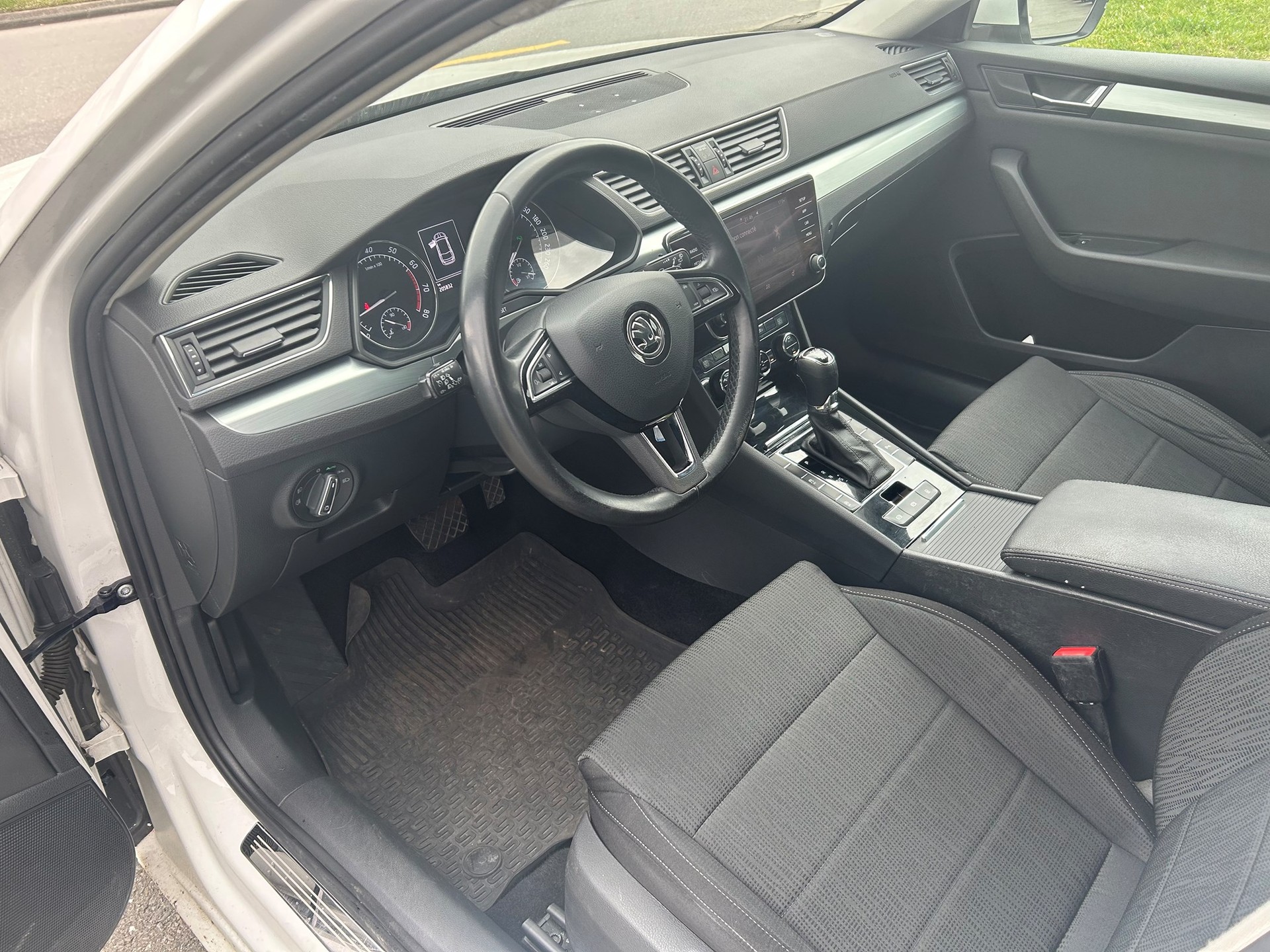 SKODA Superb Combi 2.0 TSI Style DSG 4x4-image-9