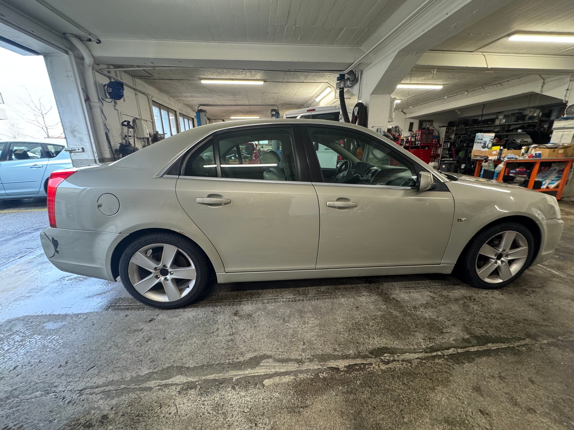CADILLAC BLS Sedan 2.0T Business-image-3