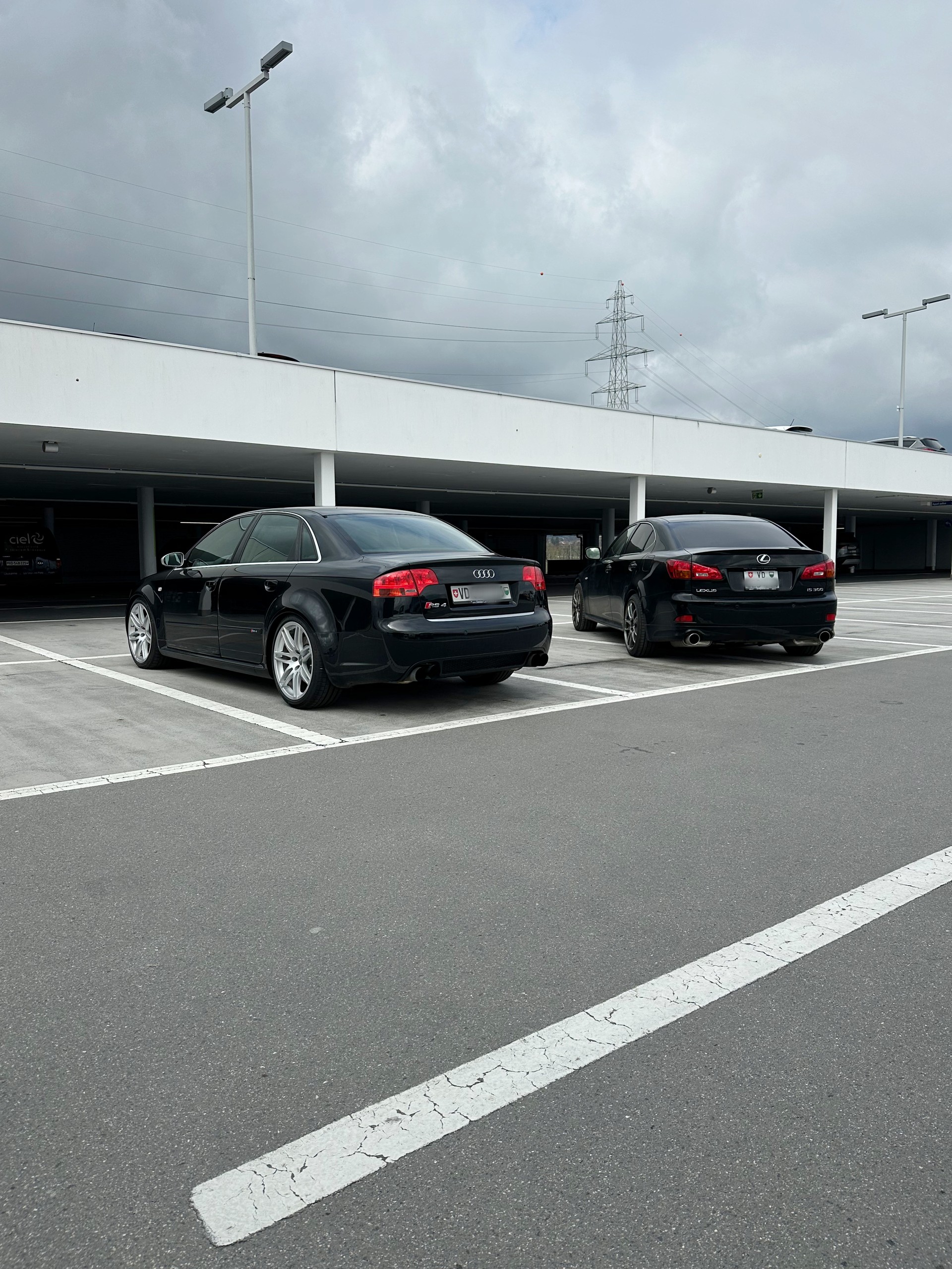 AUDI RS4 4.2 V8 quattro-image-1